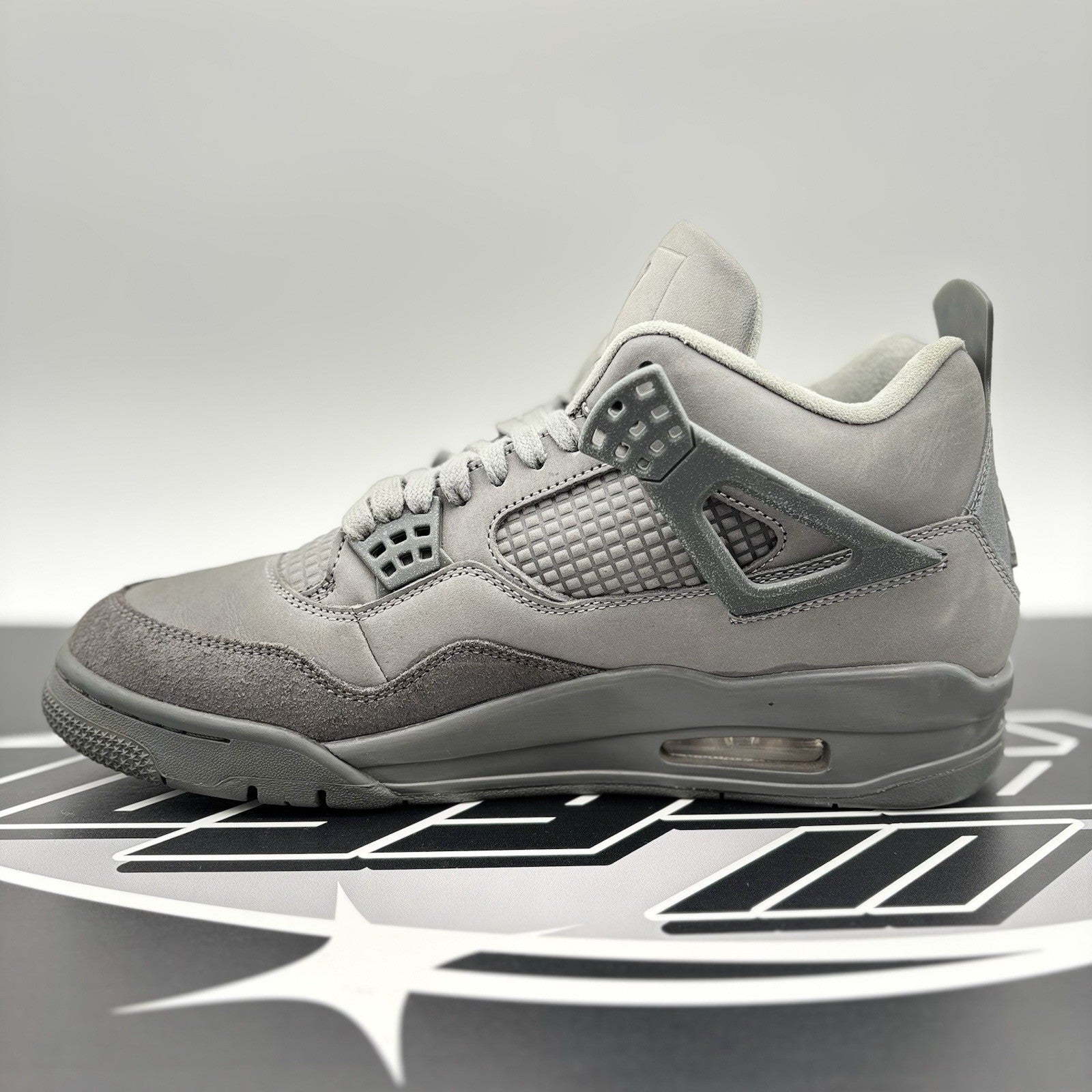Size 9.5 - Air Jordan 4 Retro SE ' Wet Cement ' | SUPER CLEAN!
