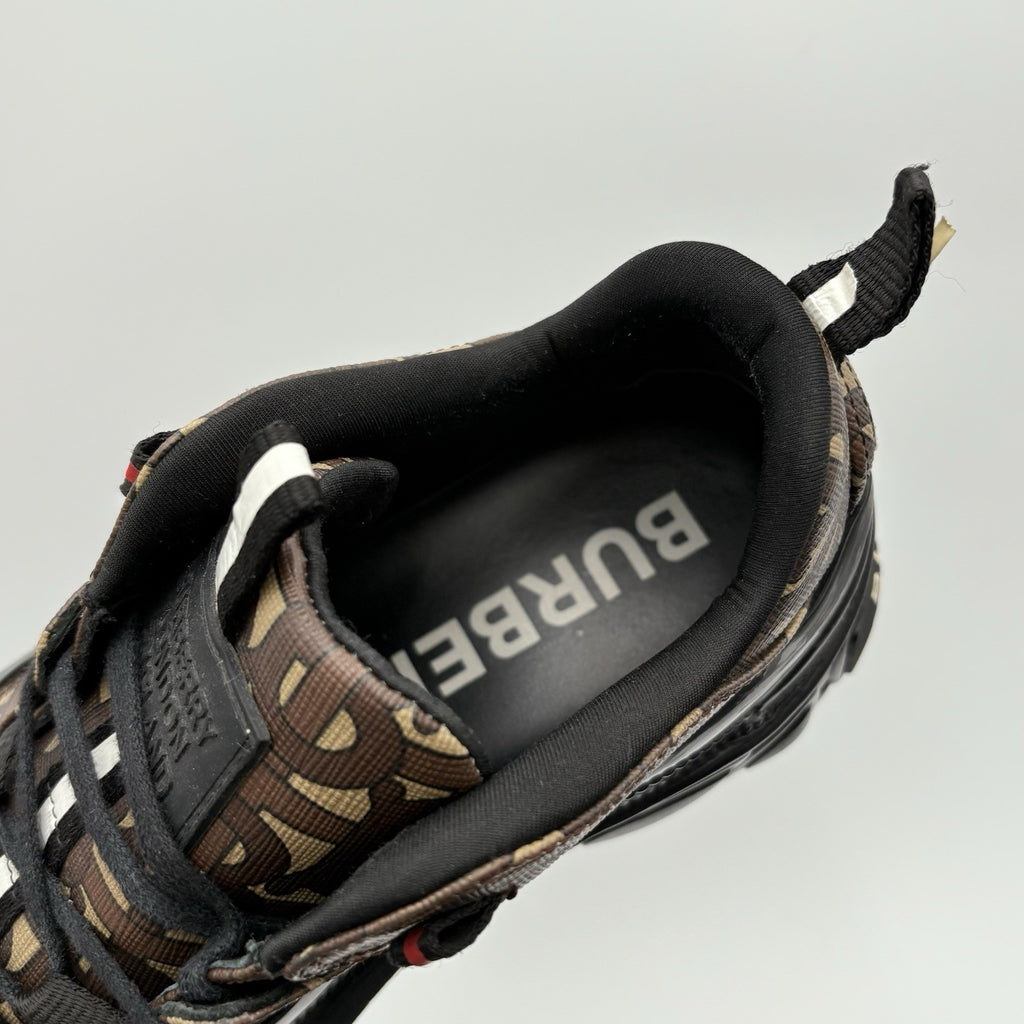 Size 40.5 (7.5 US) Burberry Arthur Low-Top  ' Monogram Print ' | GREAT CONDITION