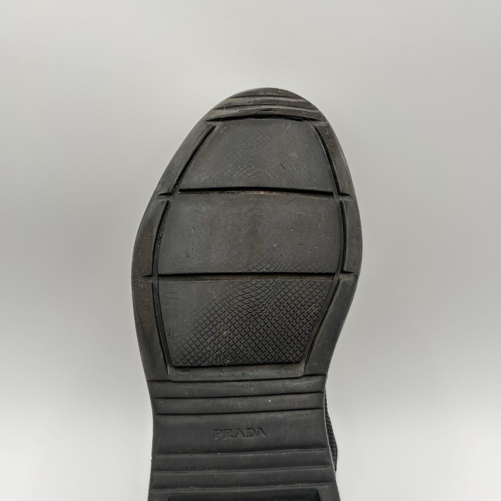 Size 8 UK (9 US) Prada Americas Cup ' Black '