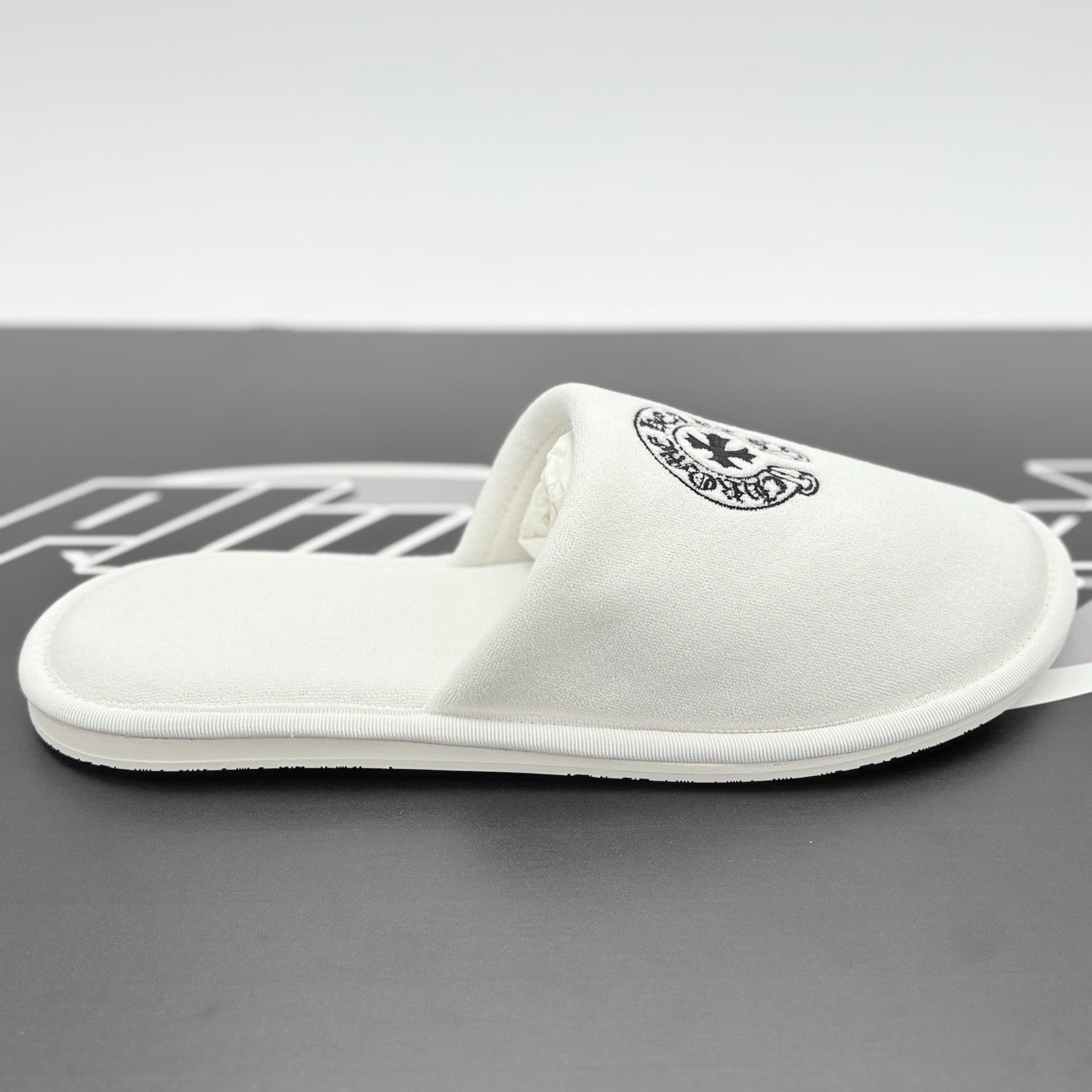 Size Large (9-13 US) - Chrome Hearts Horseshoe Hotel Slippers ' White ' | New!