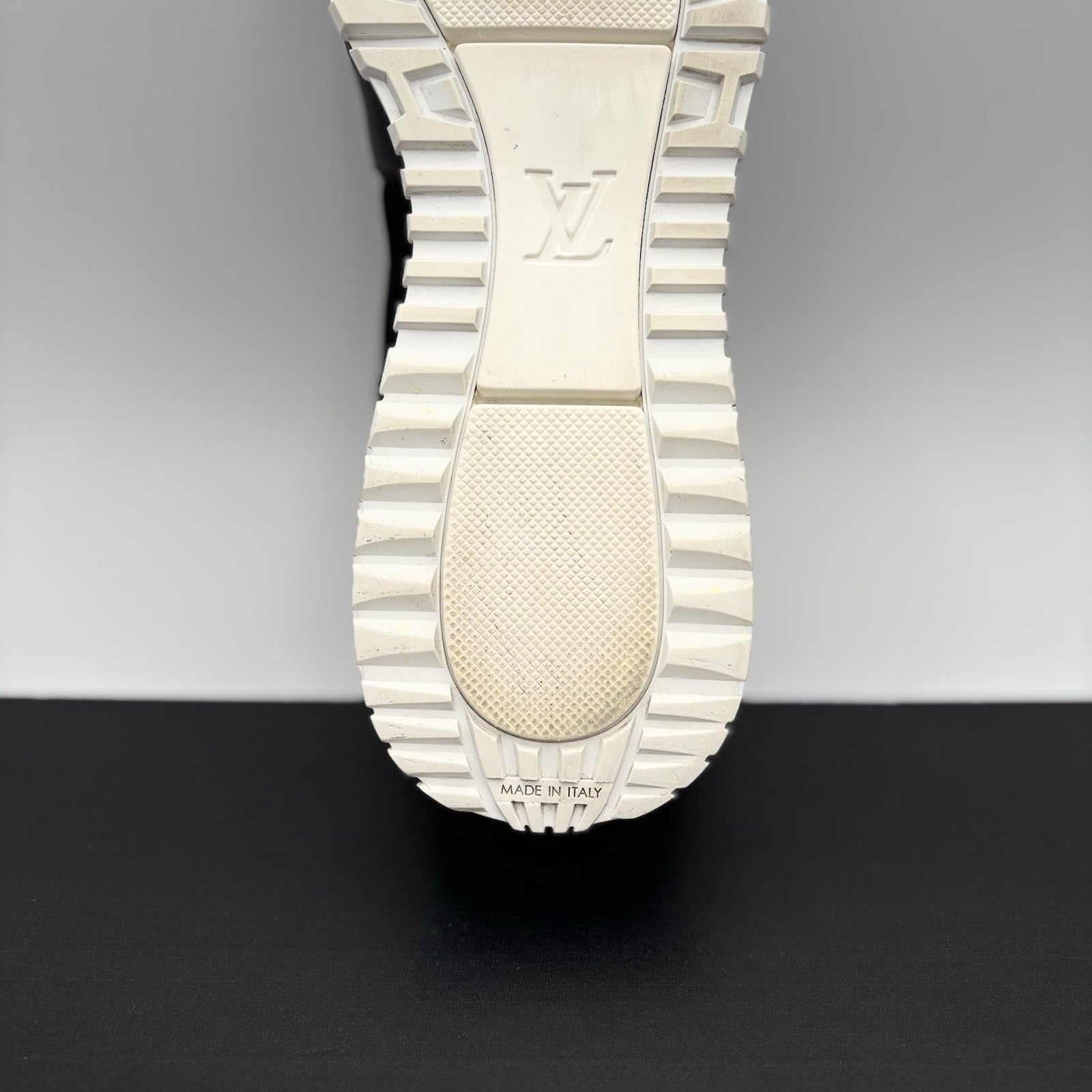 Size 7.5 LV (8.5-9 US) Louis Vuitton Run Away Sneaker ' Black White ' | GOOD!