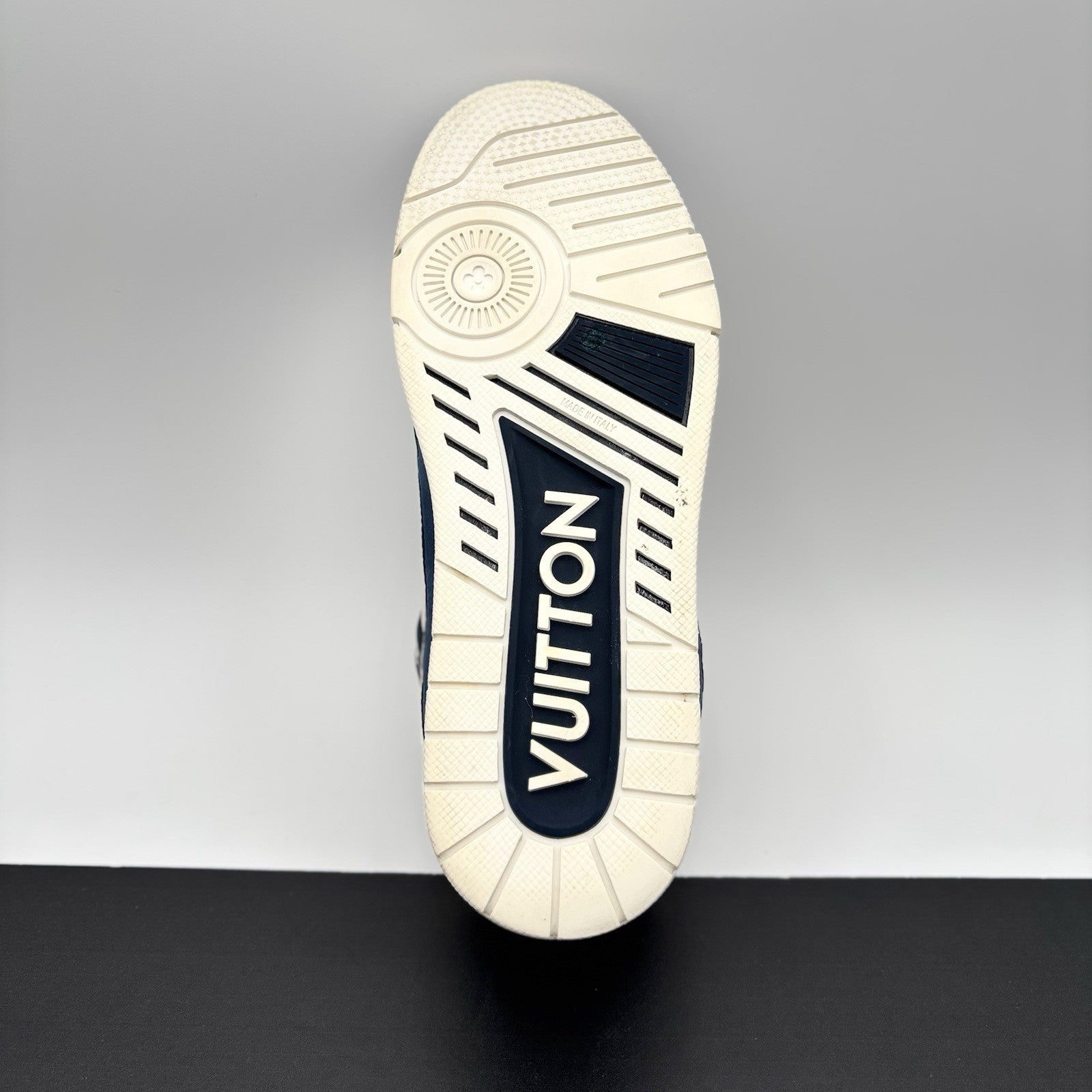 Size 6 LV (7-7.5 US ) Louis Vuitton Trainer ' White, Navy ' | GREAT CONDITION!