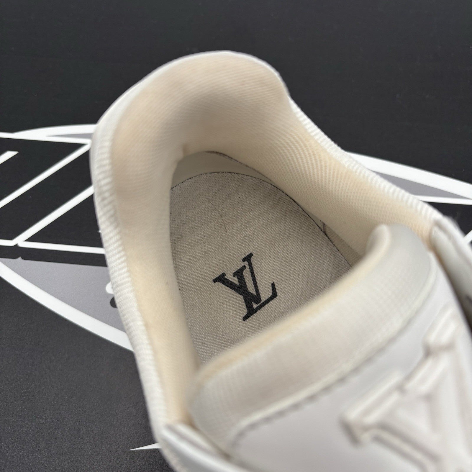 Size 7 LV (8-8.5 US) - Louis Vuitton Trainer ' White ' | EXCELLENT CONDITION!