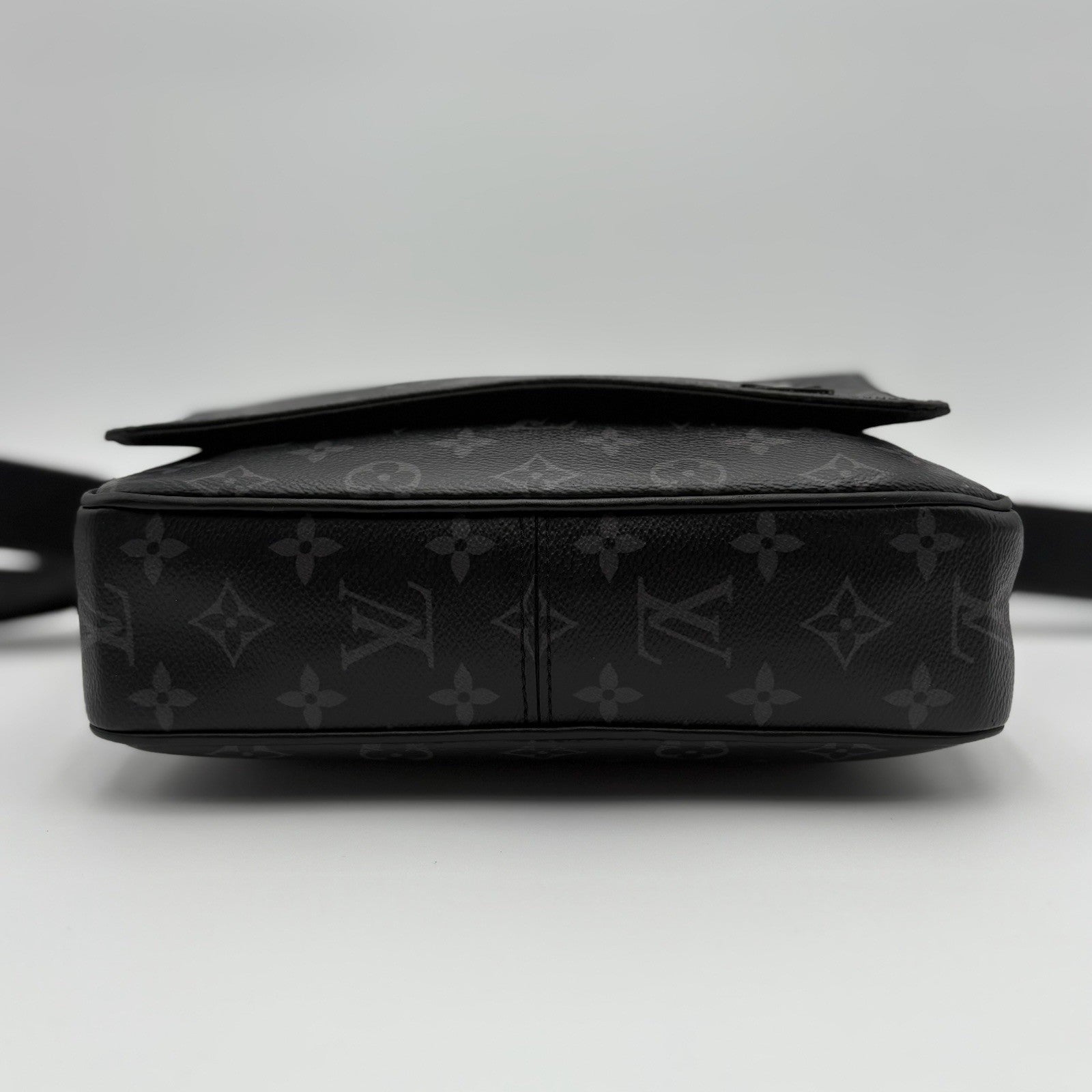 Louis Vuitton District PM Monogram Eclipse Messenger Bag ' Black '