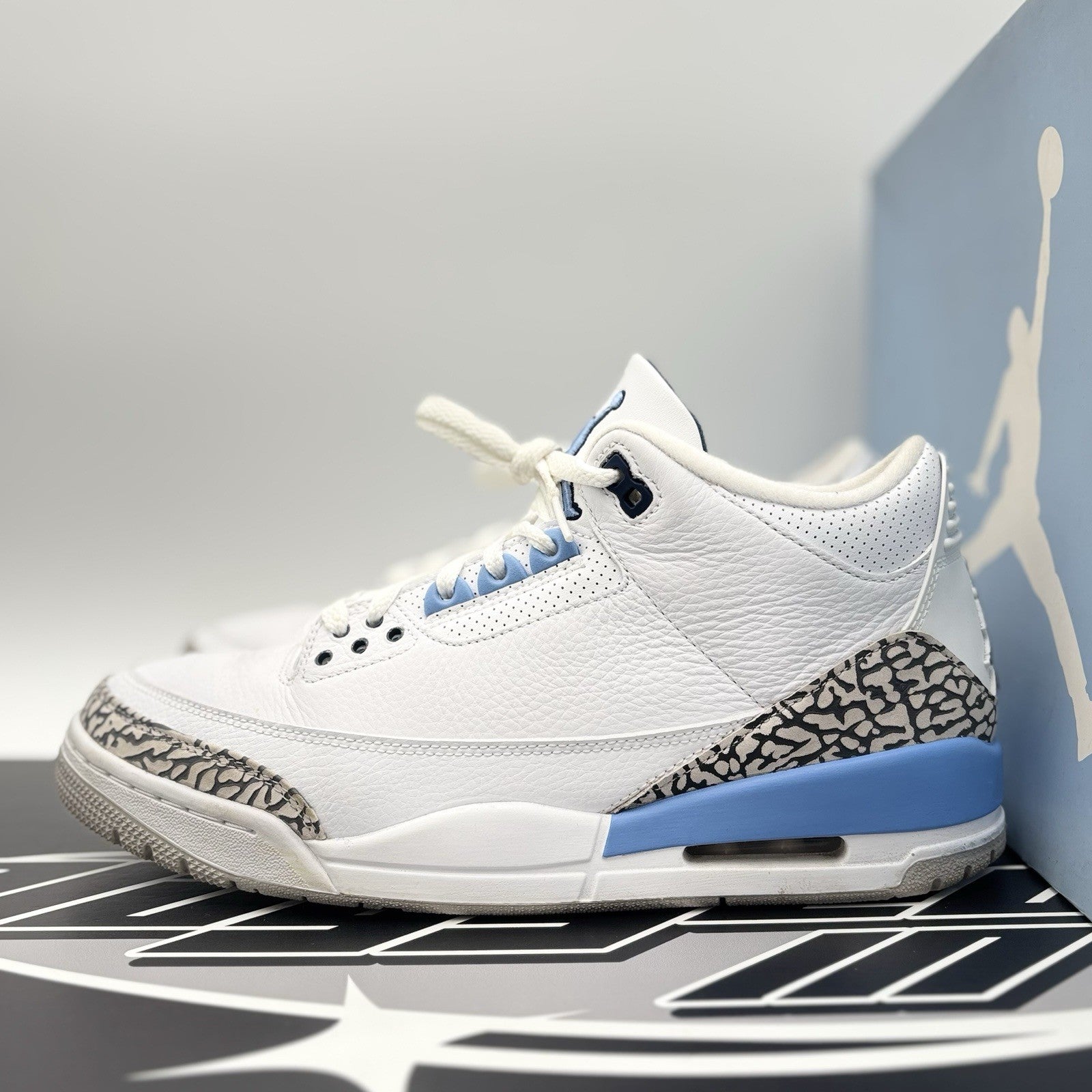 Size 10.5 - Jordan 3 Retro Mid UNC | EXCELLENT CONDITION!
