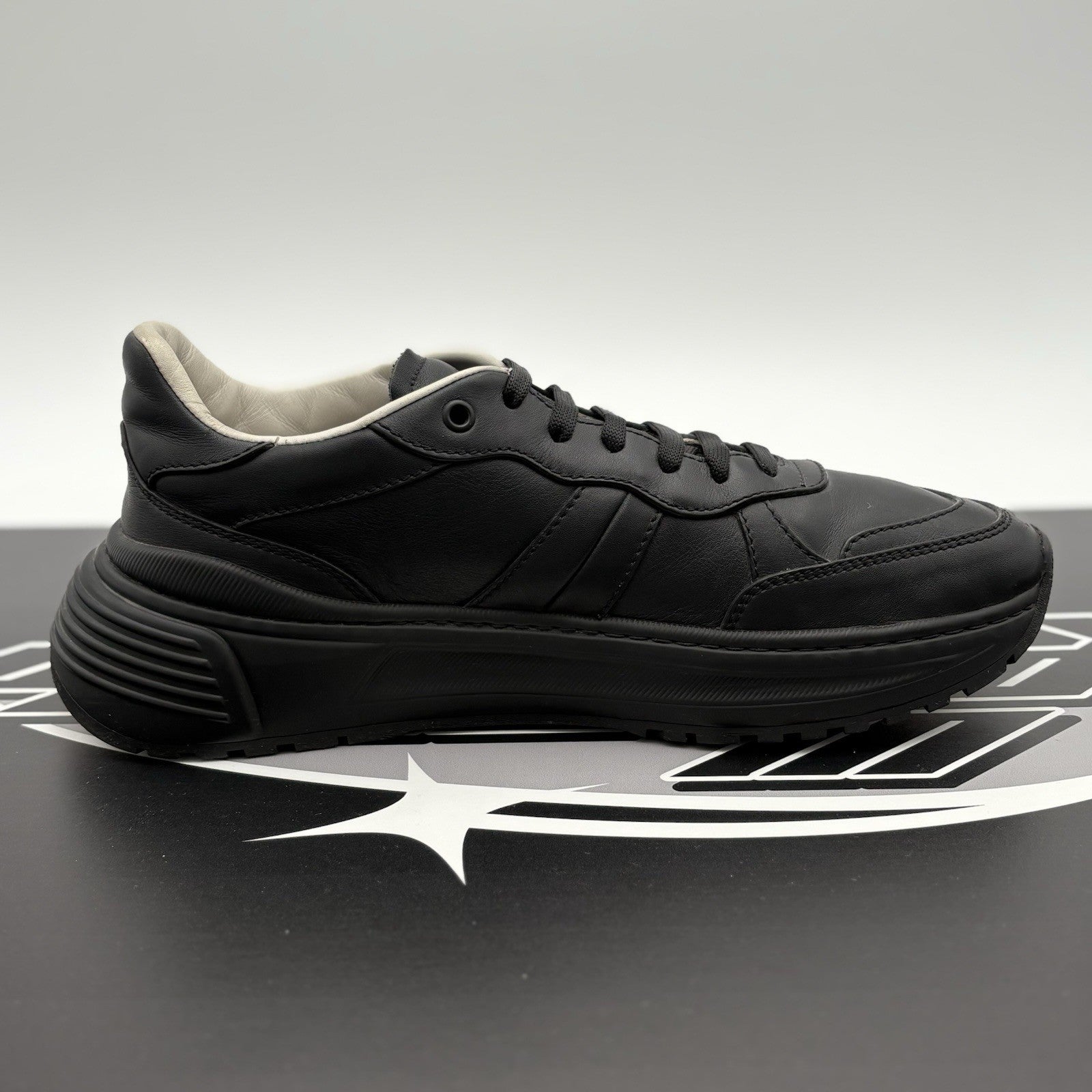 Size 42.5 (9.5 US) - Bottega Veneta Calf Leather Speedster Sneakers ' Black '