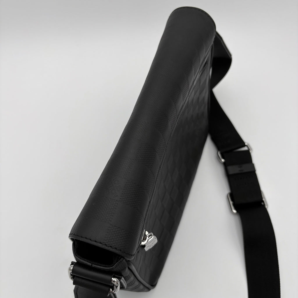 Louis Vuitton District PM Infini Messenger Bag ' Black ' | PRISTINE CONDITION!