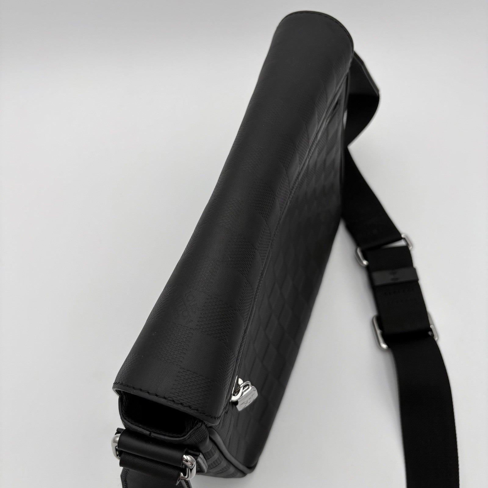 Louis Vuitton District PM Infini Messenger Bag ' Black ' | PRISTINE CONDITION!