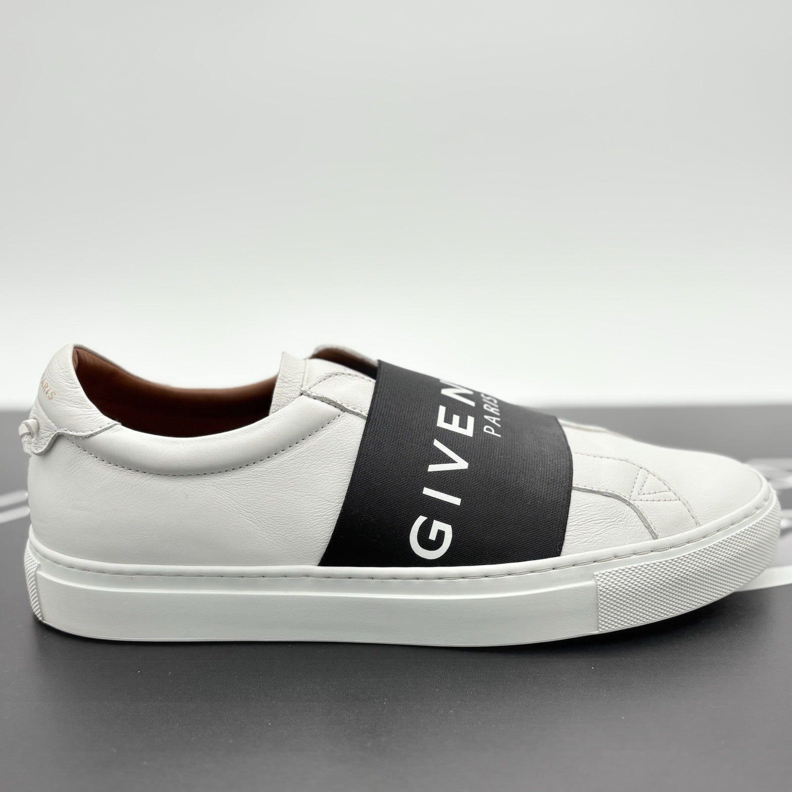 Size 42 (9 US) - Givenchy Strap Leather ' White Black ' | SUPER CLEAN!