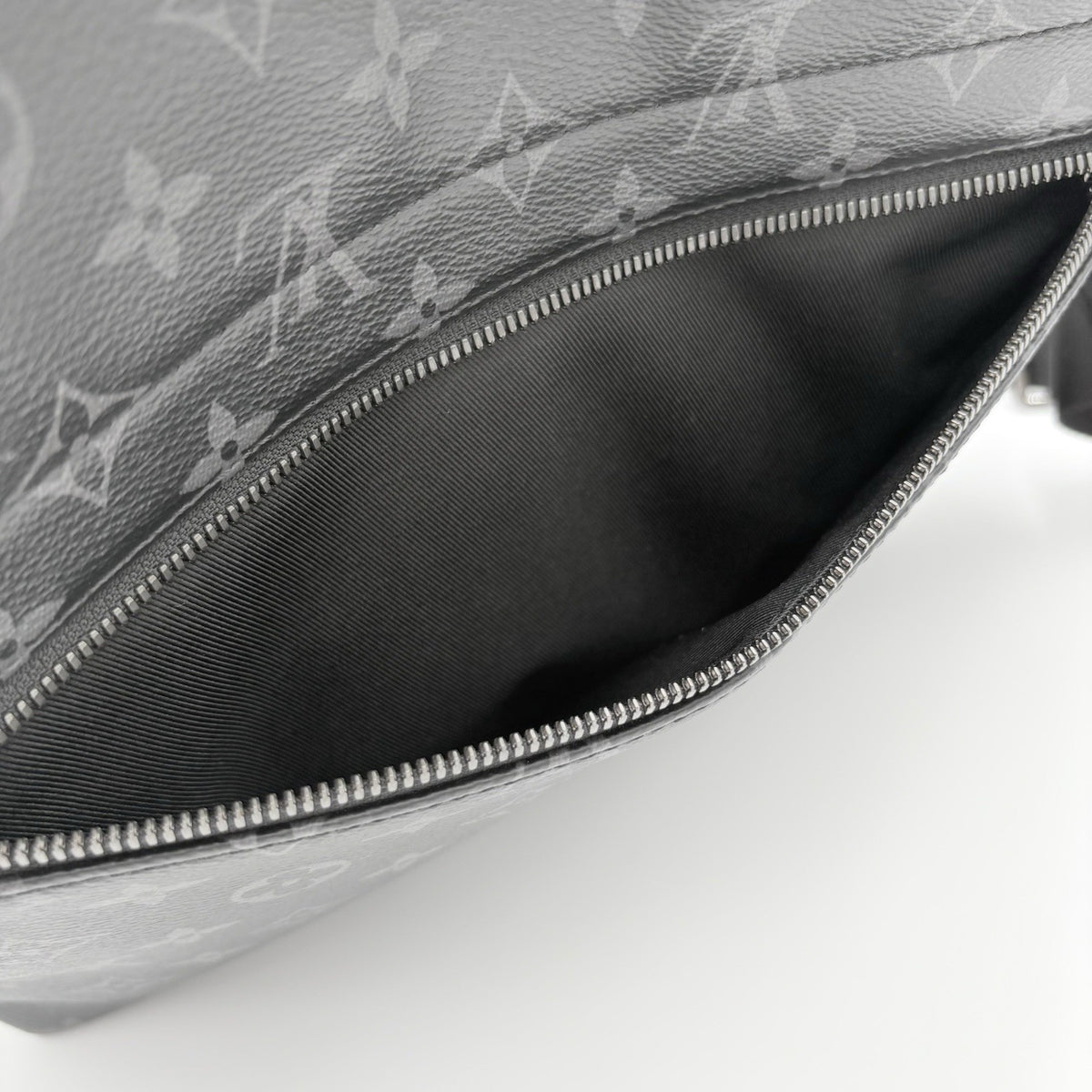 District Monogram Eclipse Messenger Bag Black — photo 16