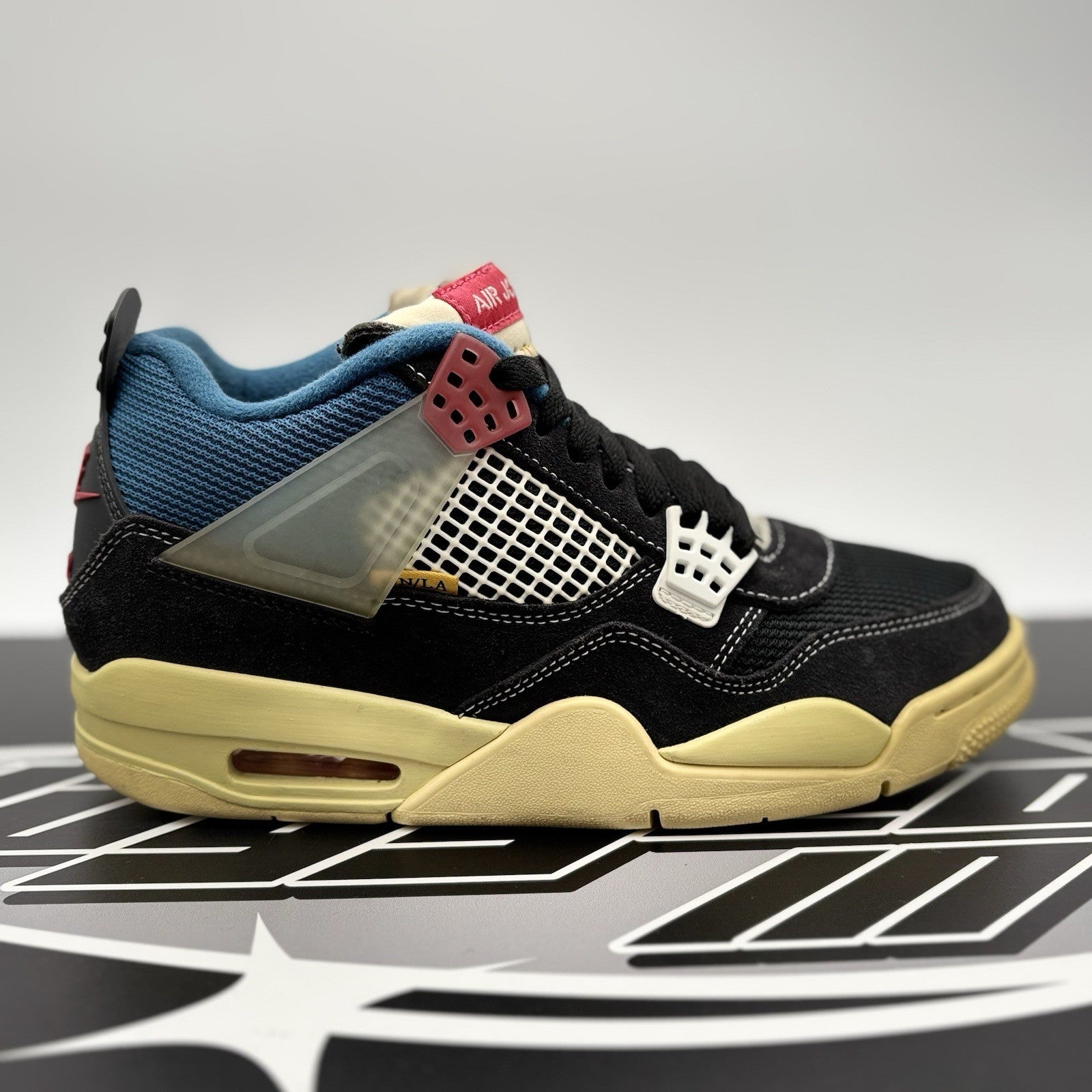 Size 6.5 - Jordan 4 Retro x Union LA Mid Off Noir | GREAT CONDITION!