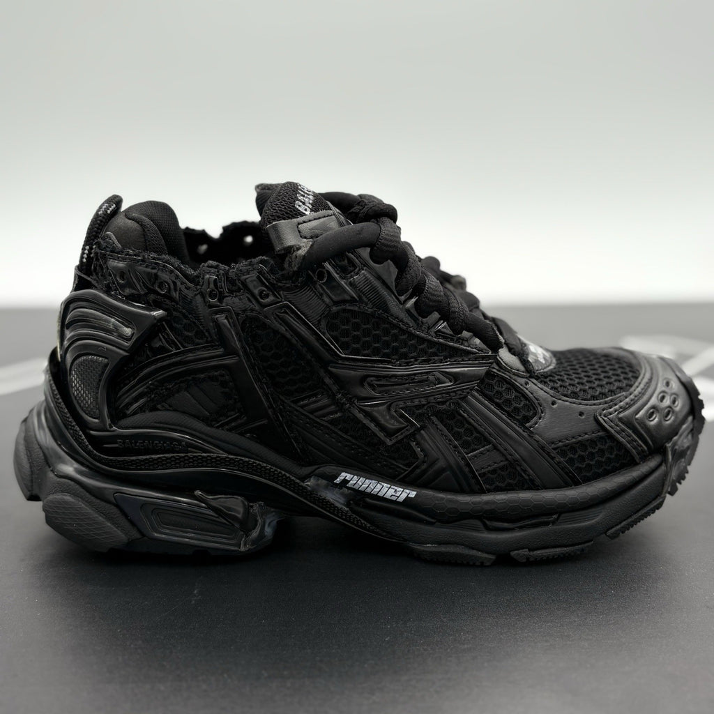 Size 35 - Balenciaga Runner Sneaker ' Triple Black ' | BRAND NEW!