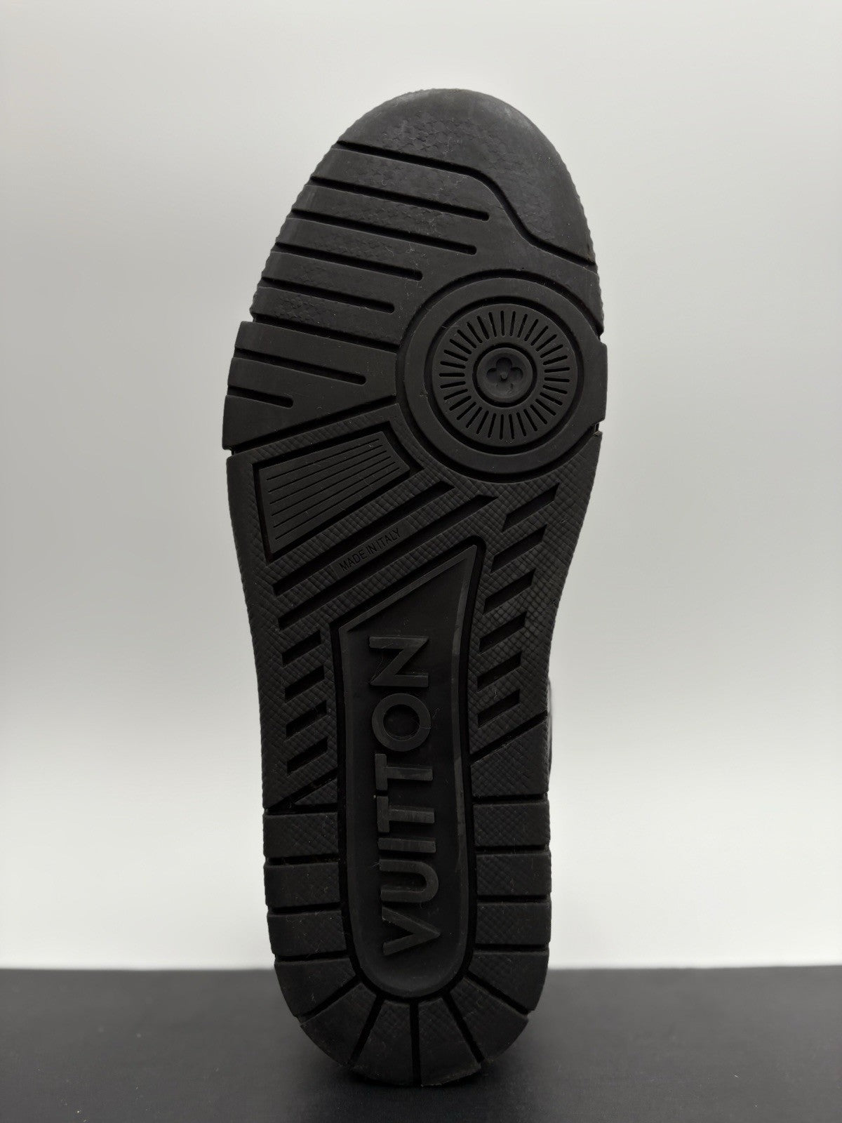 Size 6 LV (US 7-7.5) Louis Vuitton Trainer ' Black ' | GOOD CONDITION!