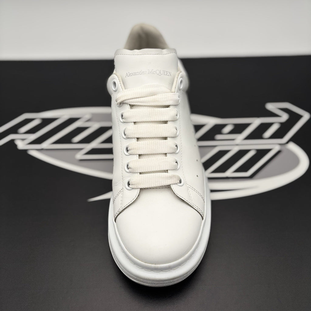Size 41 (8 US) - Alexander McQueen ‘ White, Red ‘ | GREAT!