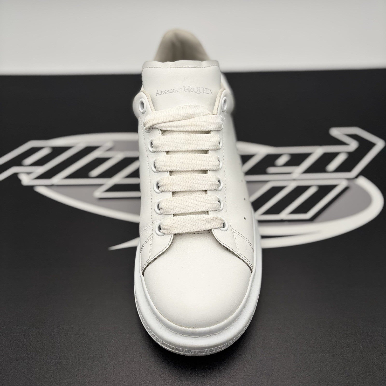 Size 41 (8 US) - Alexander McQueen ‘ White, Red ‘ | GREAT!