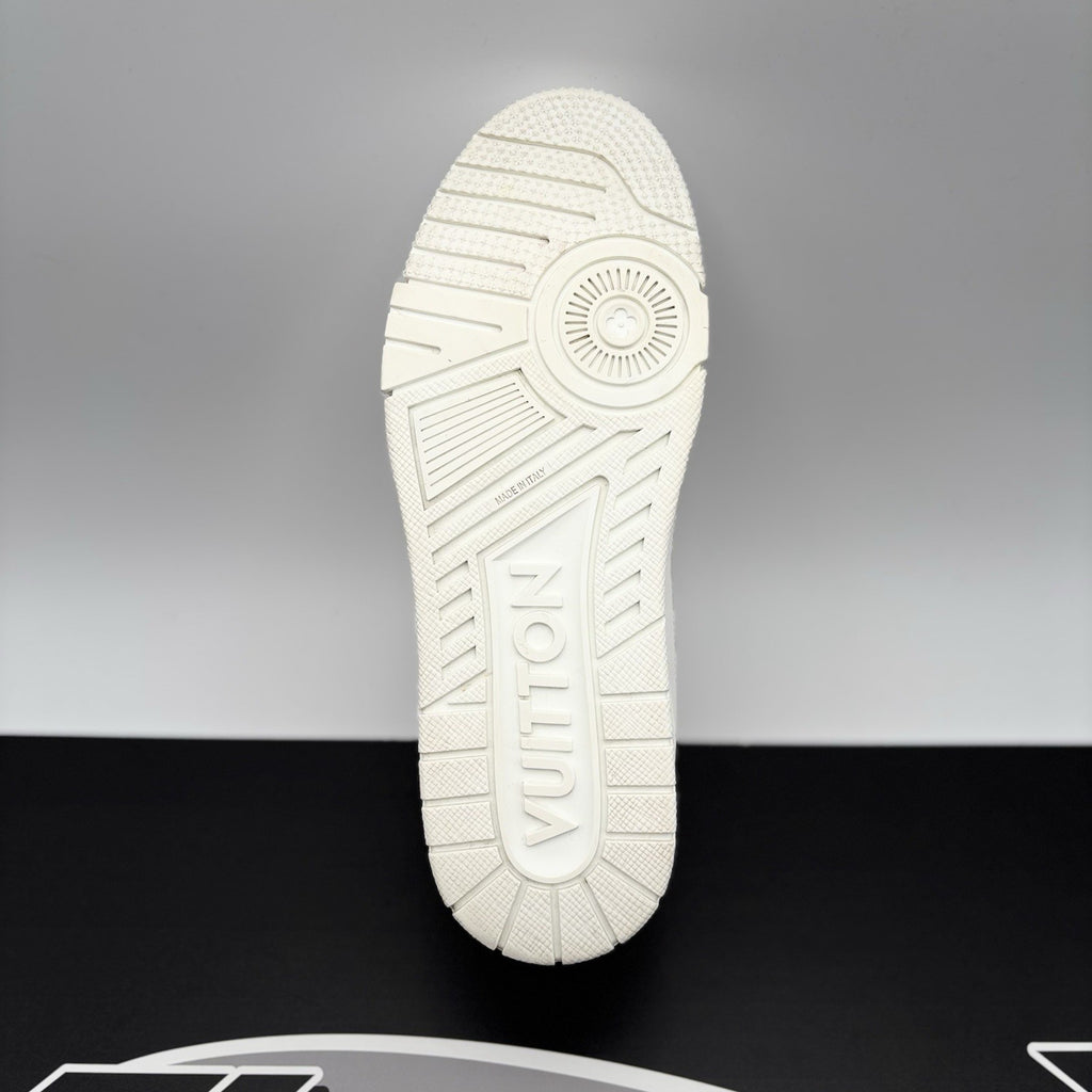 Size 7 LV (8-8.5 US) - Louis Vuitton Trainer ' White ' | EXCELLENT CONDITION!