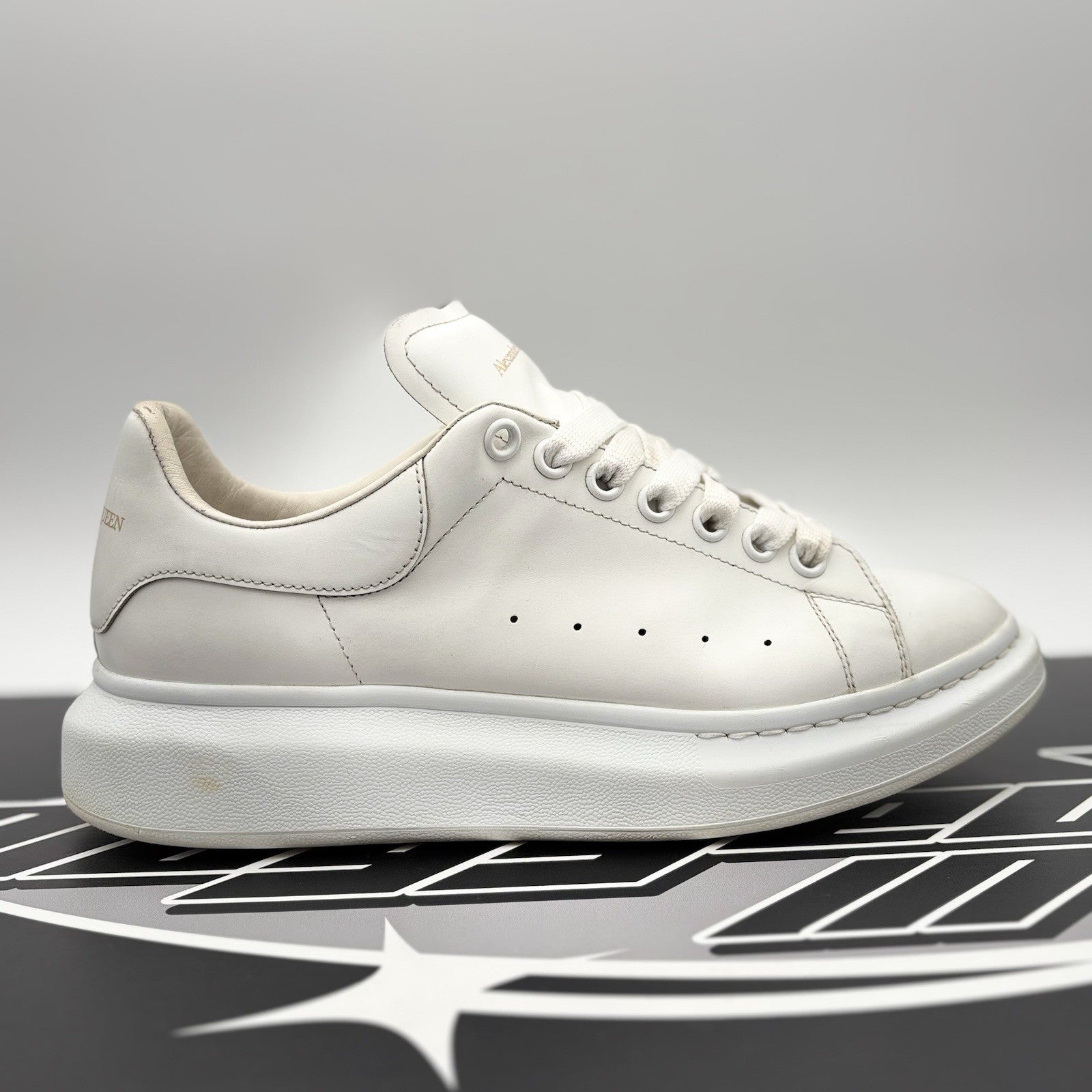 Size 42.5 (9.5 US) Alexander McQueen Oversized ‘ White ' | GOOD COND!