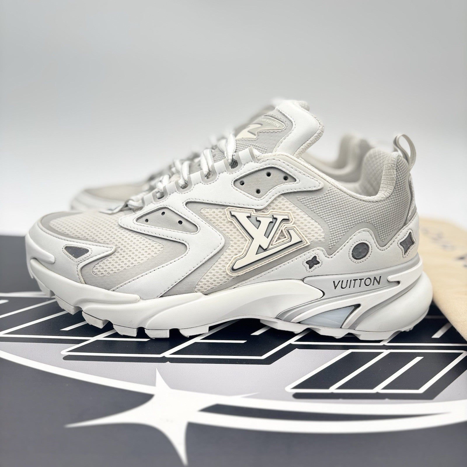 Size 7 LV (8-8.5 US) Louis Vuitton LV Runner Tactic ' White ' | GREAT!