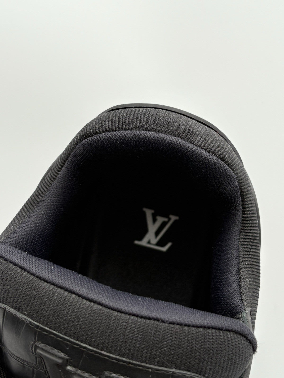 Size 8.5 LV (9.5-10 US) - Louis Vuitton Maxi Sneaker ' Black ' | EXCELLENT COND!