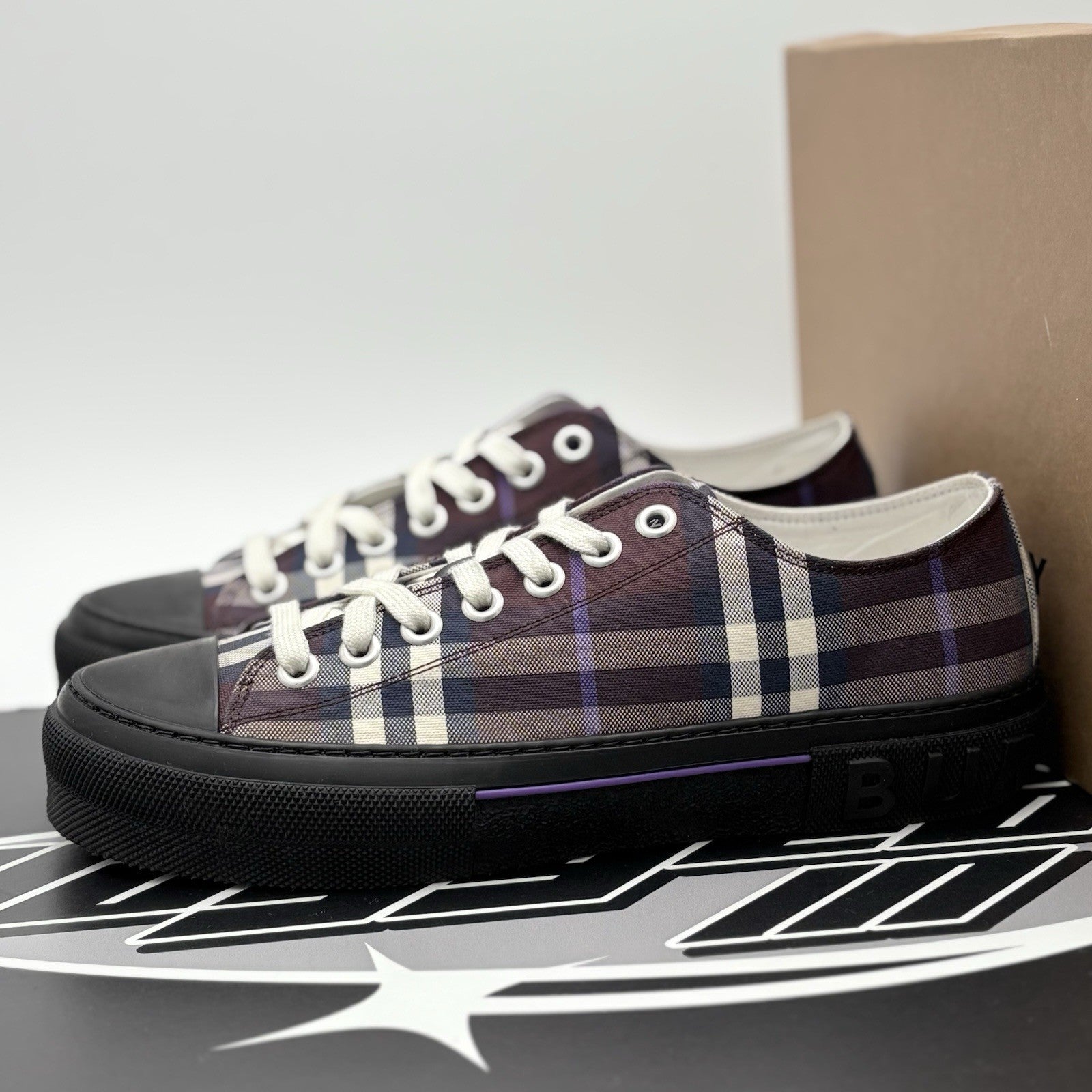 Size 43 (10 US) - Burberry Low Sneaker ' ' | SUPER CLEAN!