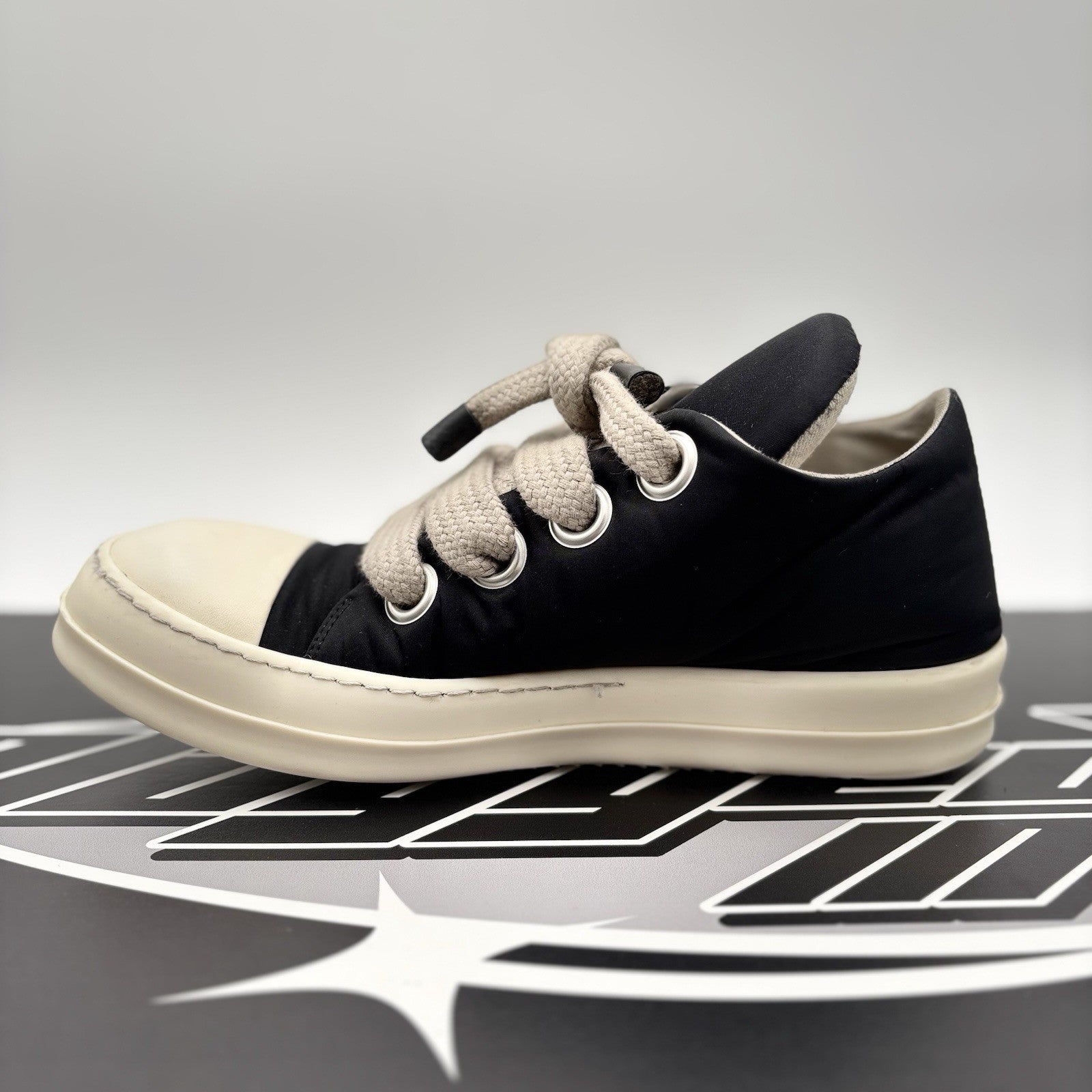 Size 42 (9 US) Rick Owens DRKSHDW Hollywood Jumbo Lace Puffer Low ' Black Milk '