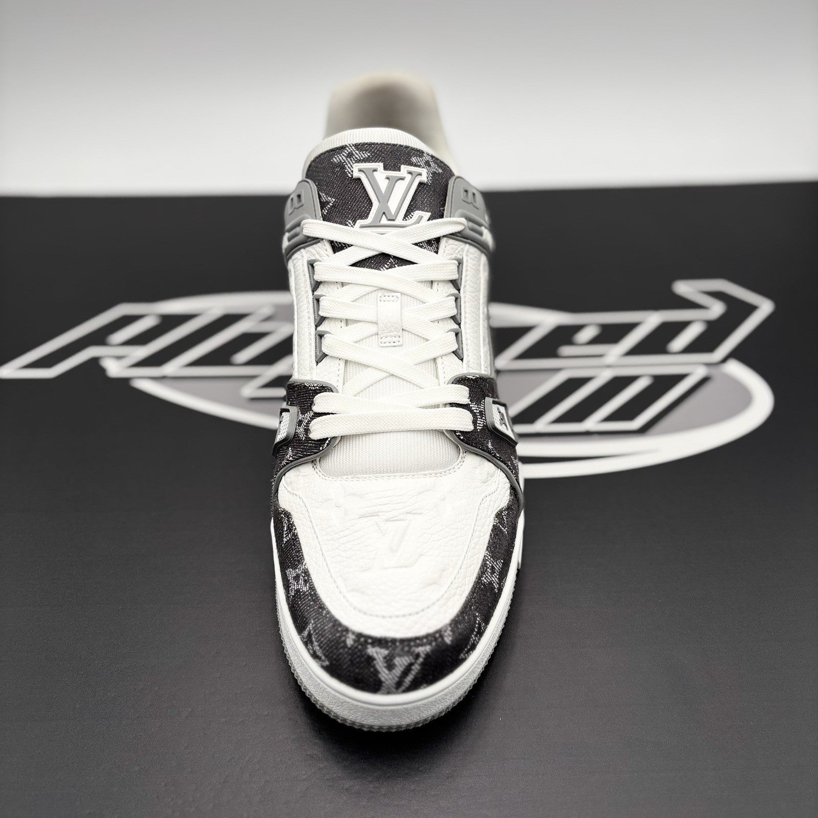 Size 11 LV (12- 12.5 US) Louis Vuitton Trainer ' Grey Denim ' | EXCELLENT!