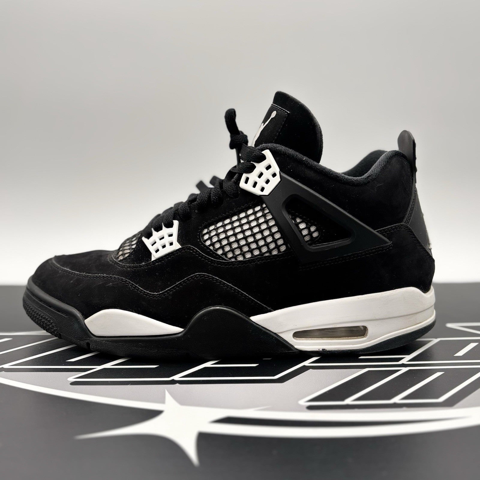 Size 10.5 - Air Jordan 4 Retro White Thunder | GOOD CONDITION!