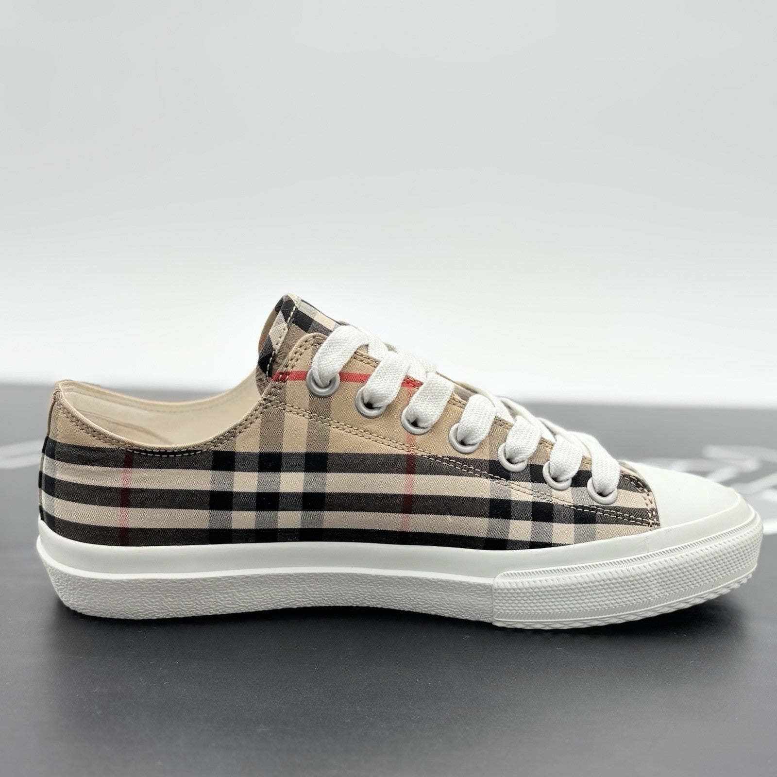 Size 40 (7 US) Burberry Logo Print Sneaker ' Vintage Check ' | GREAT CONDITION!