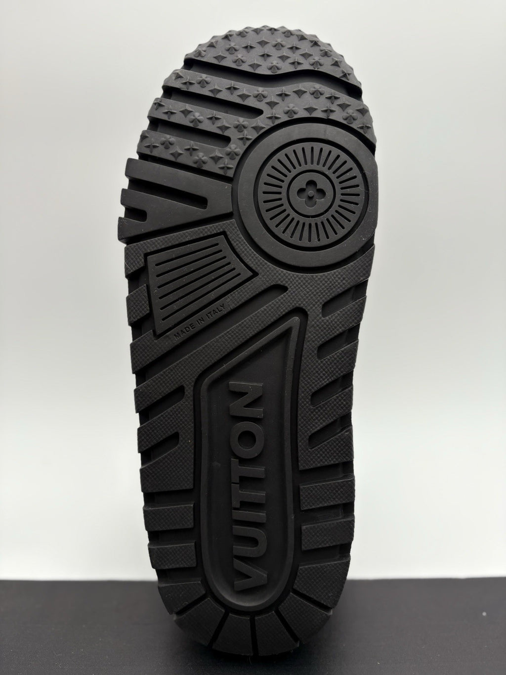 Size 8.5 LV (9.5-10 US) - Louis Vuitton Maxi Sneaker ' Black ' | EXCELLENT COND!