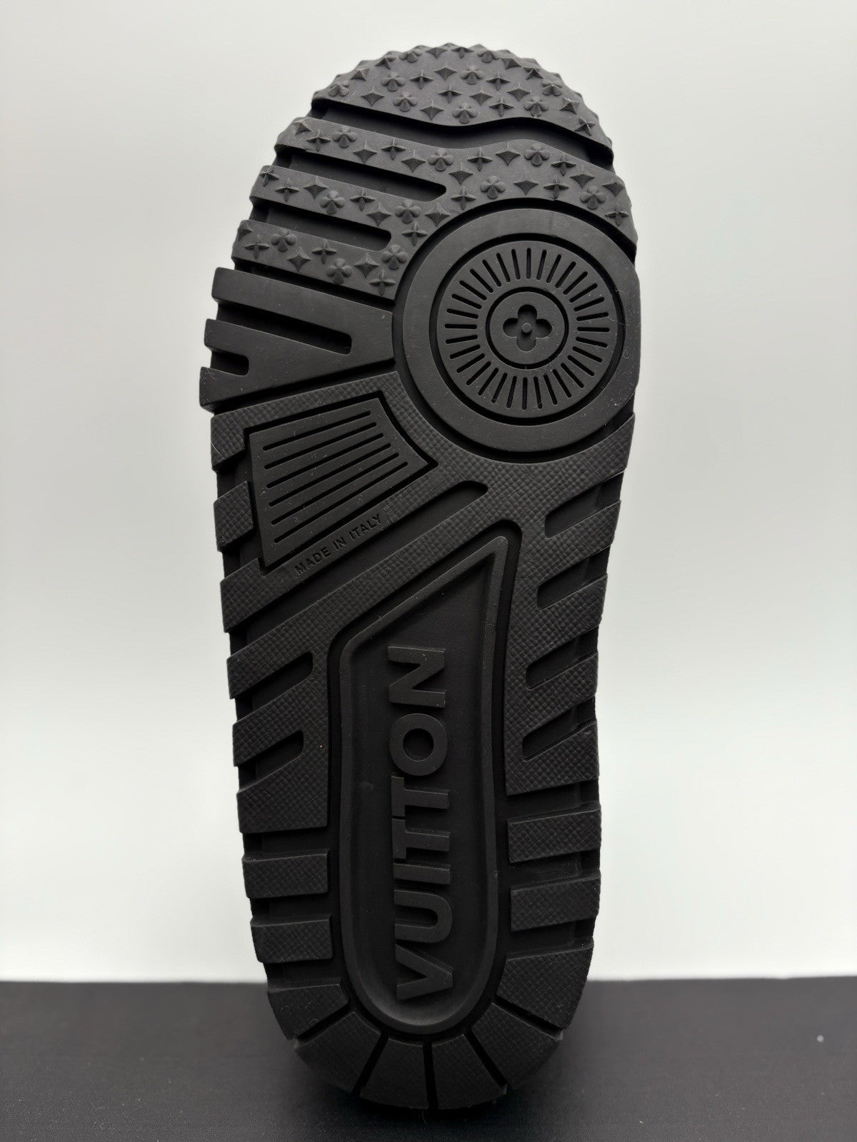 Size 8.5 LV (9.5-10 US) - Louis Vuitton Maxi Sneaker ' Black ' | EXCELLENT COND!