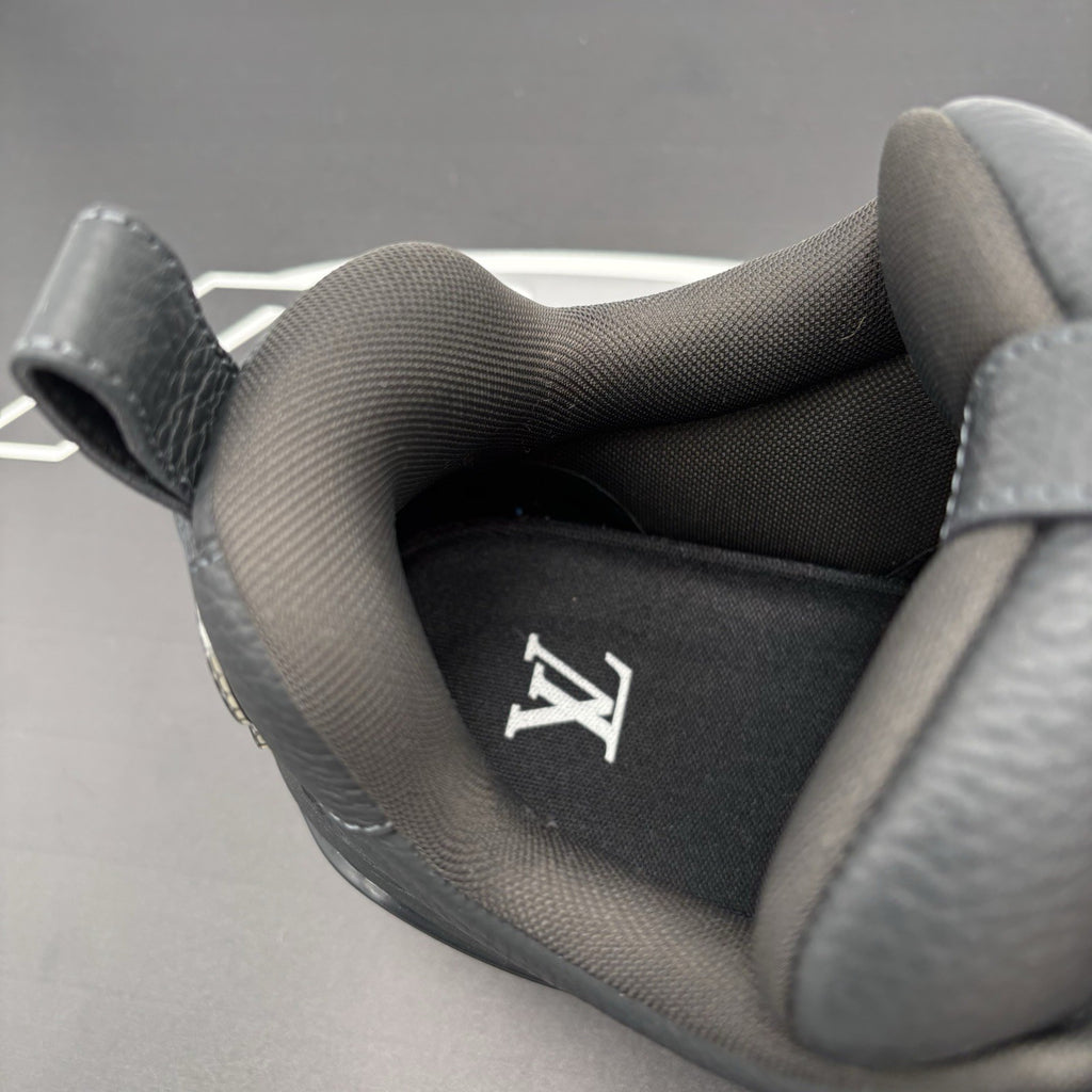 Size 8 LV (9-9.5 US) Louis Vuitton Skate ' Black ' | EXCELLENT CONDITION