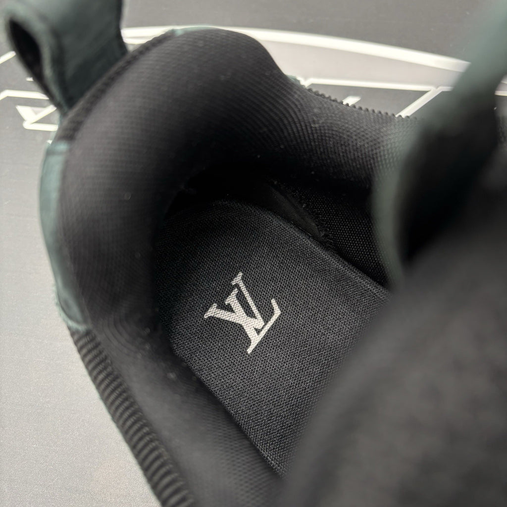 Size 8.5 LV (9.5-10 US) Louis Vuitton Skate ' Black White '