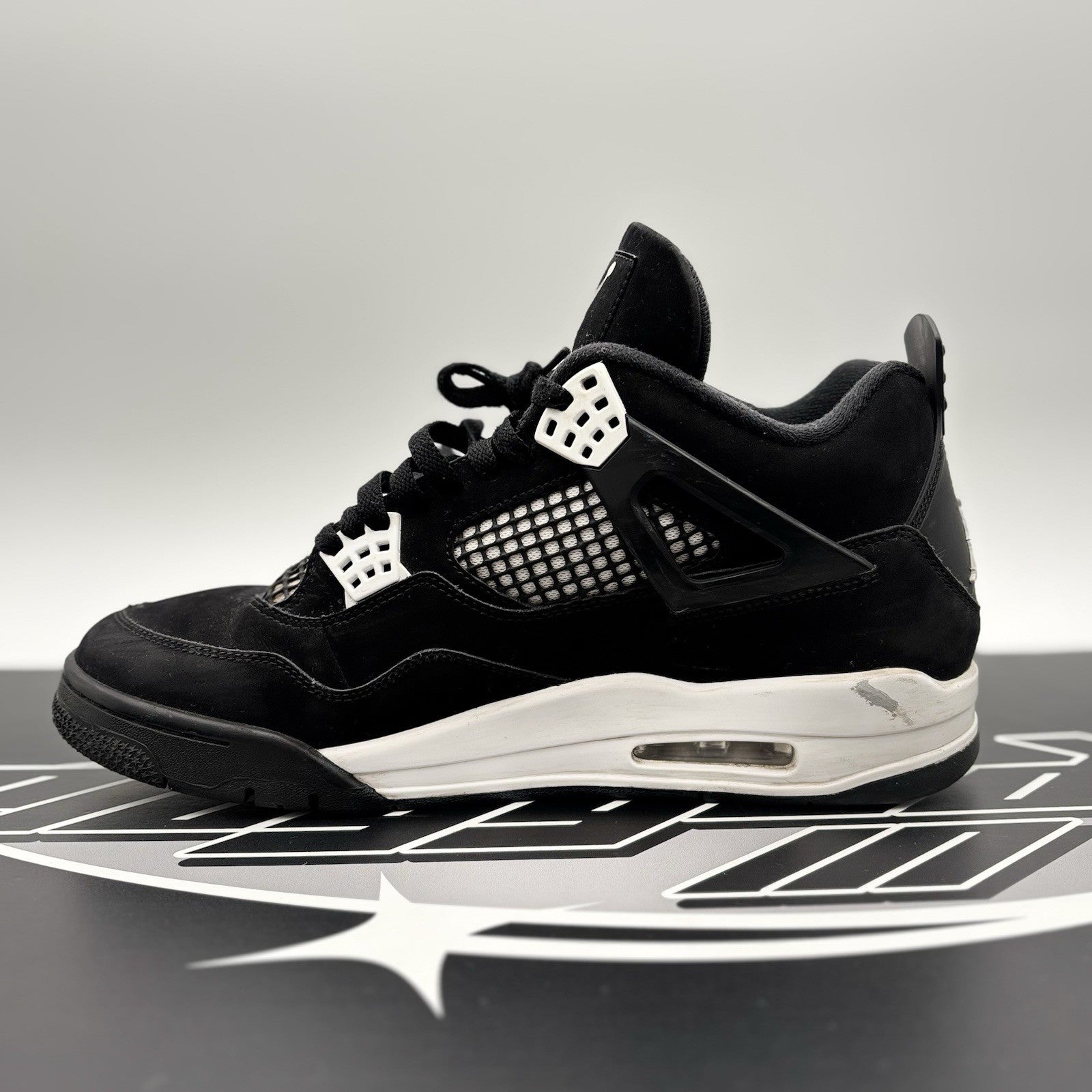 Size 10.5 - Air Jordan 4 Retro White Thunder | GOOD CONDITION!