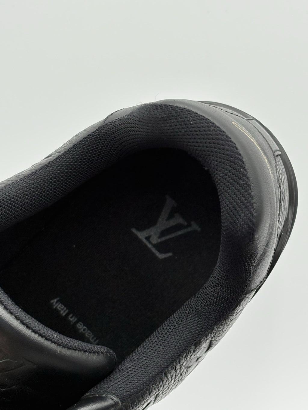 Size 6 LV (US 7-7.5) Louis Vuitton Trainer ' Black ' | GOOD CONDITION!