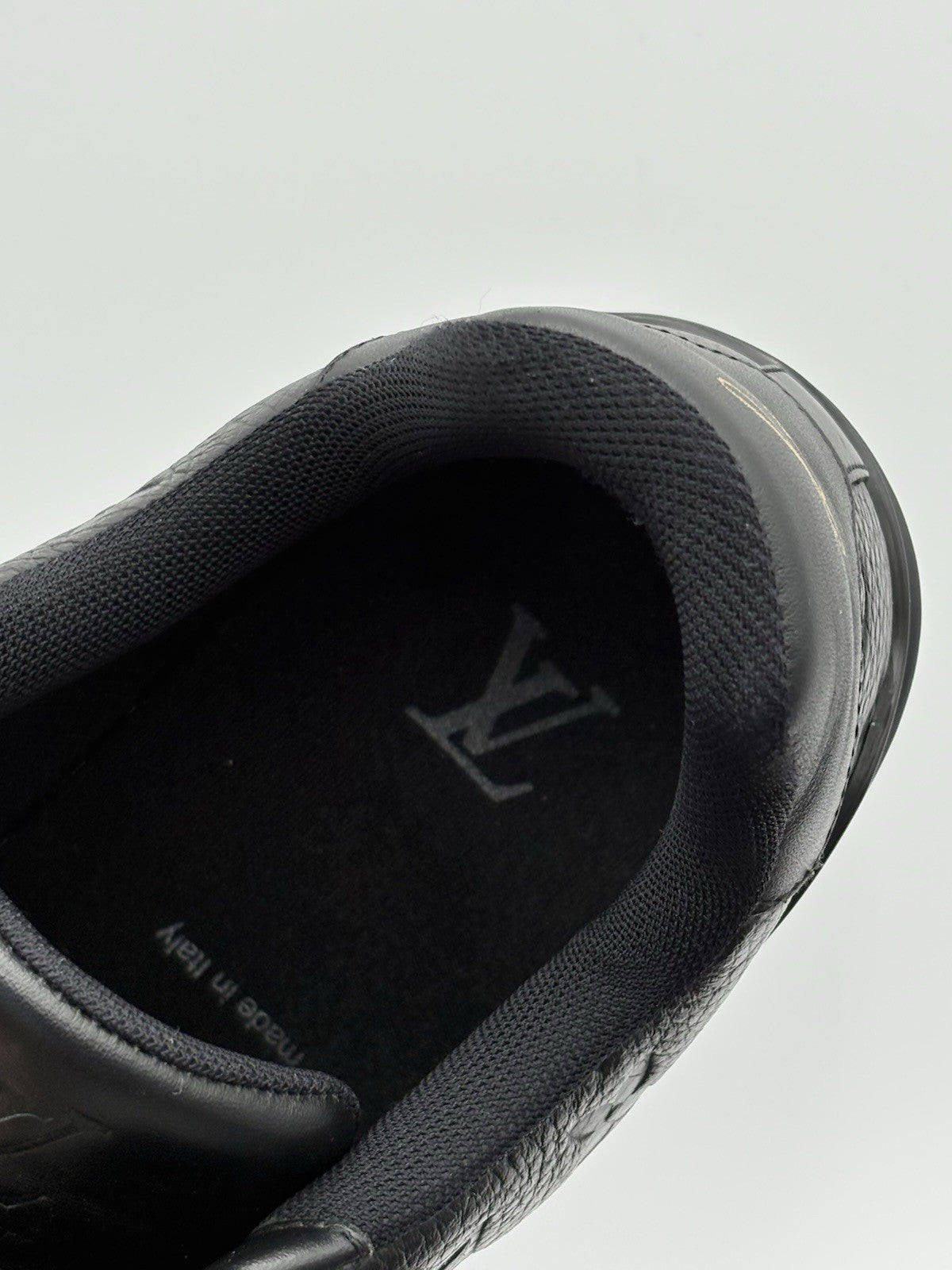 Size 6 LV (US 7-7.5) Louis Vuitton Trainer ' Black ' | GOOD CONDITION!