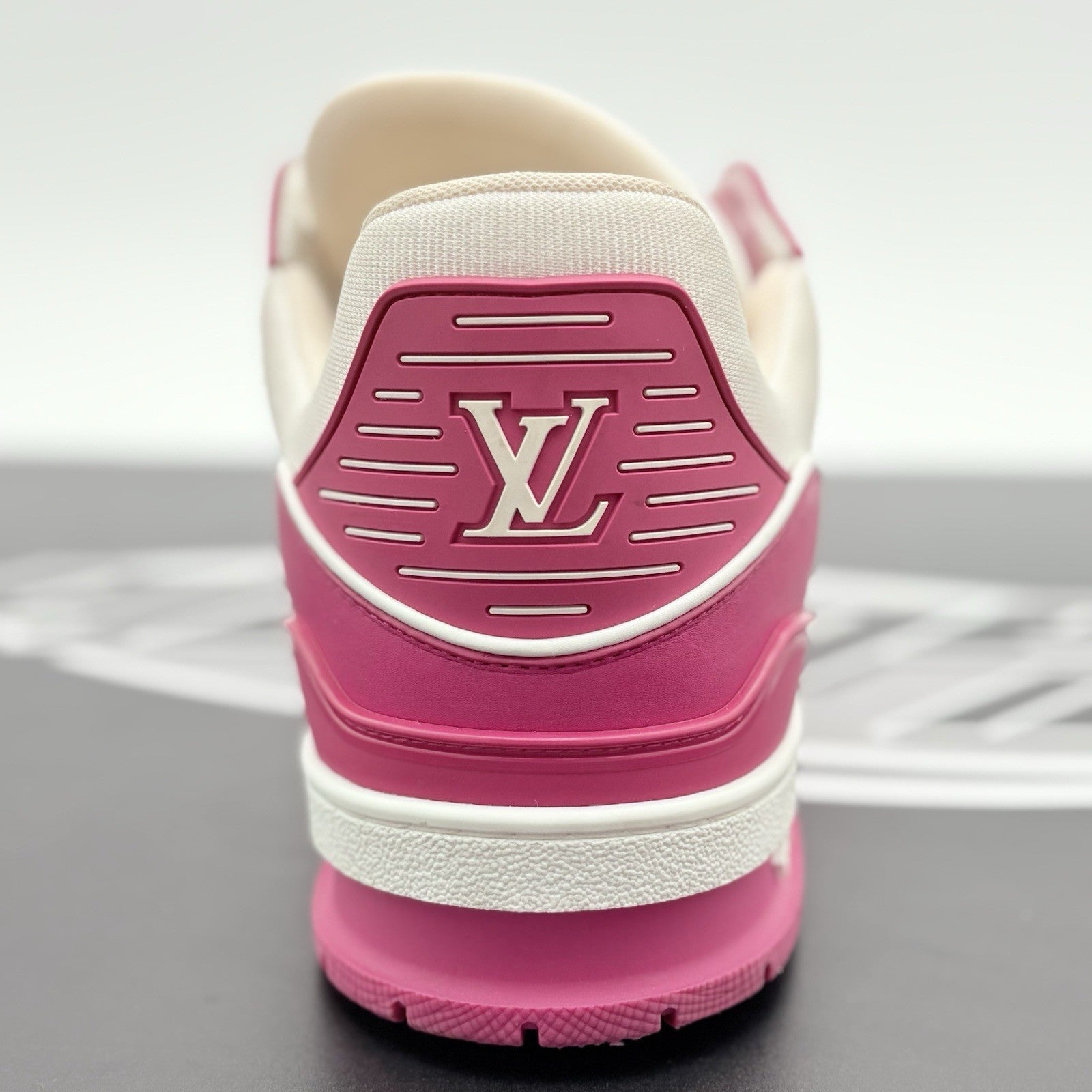 Size 10 LV (11-11.5 US) - Louis Vuitton Trainer ' White Pink ' | EXCELLENT COND!