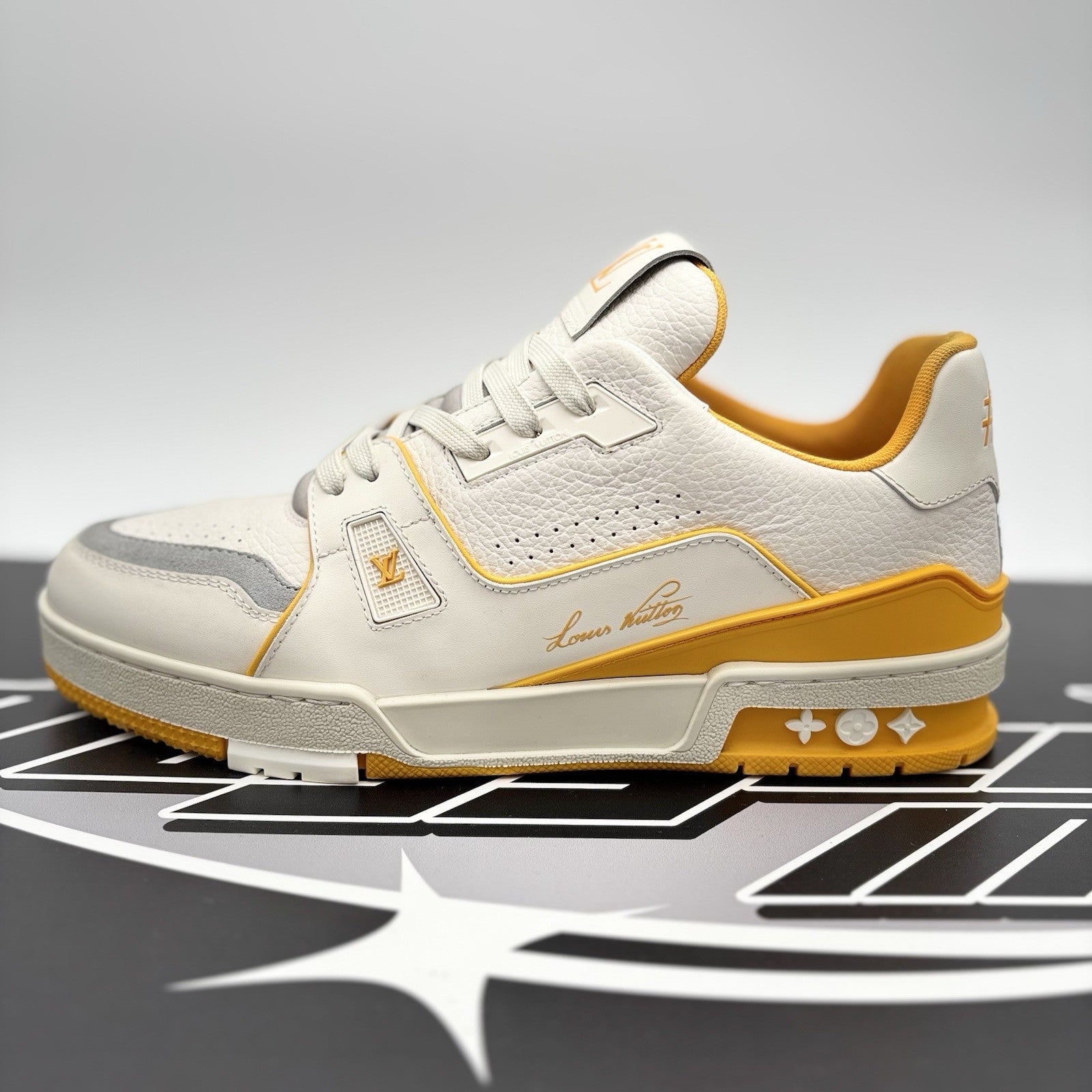 Size 40 LV (7-7.5 US) - Louis Vuitton Trainer ' White Yellow ' | GOOD CONDITION!