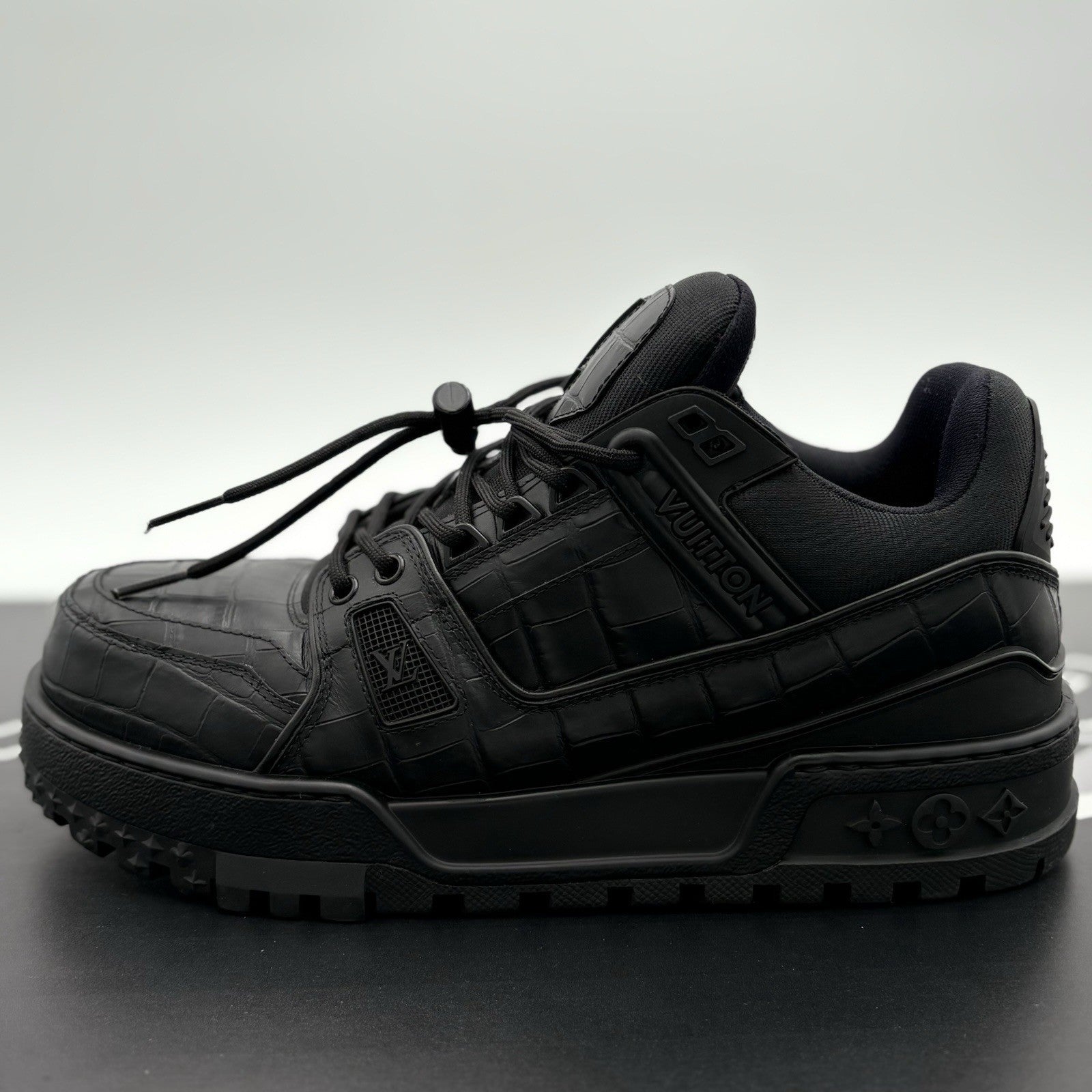 Size 8.5 LV (9.5-10 US) - Louis Vuitton Maxi Sneaker ' Black ' | EXCELLENT COND!