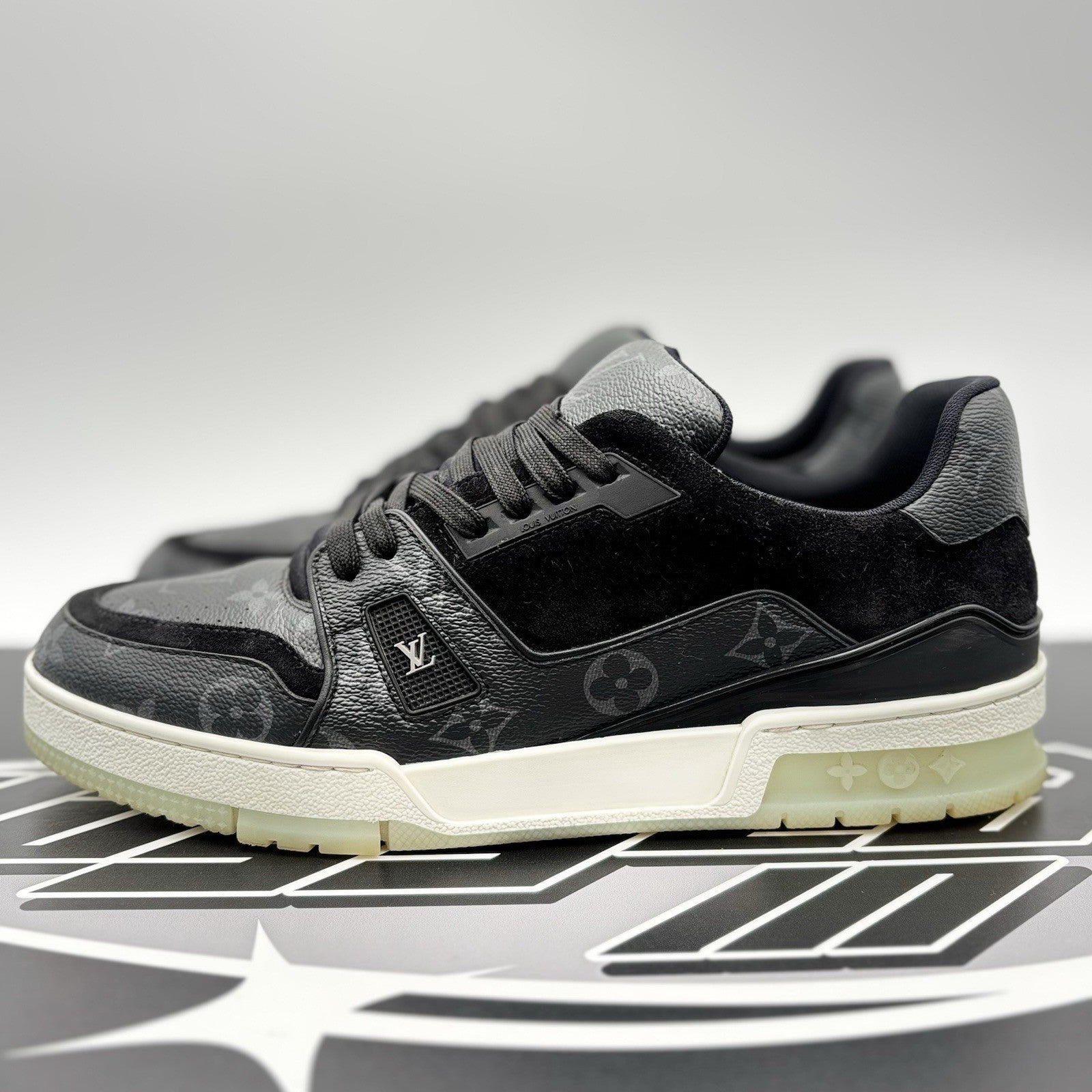 Size 8 LV (9-9.5 US) - Louis Vuitton Trainer ' Black Monogram ' | GOOD CONDITION