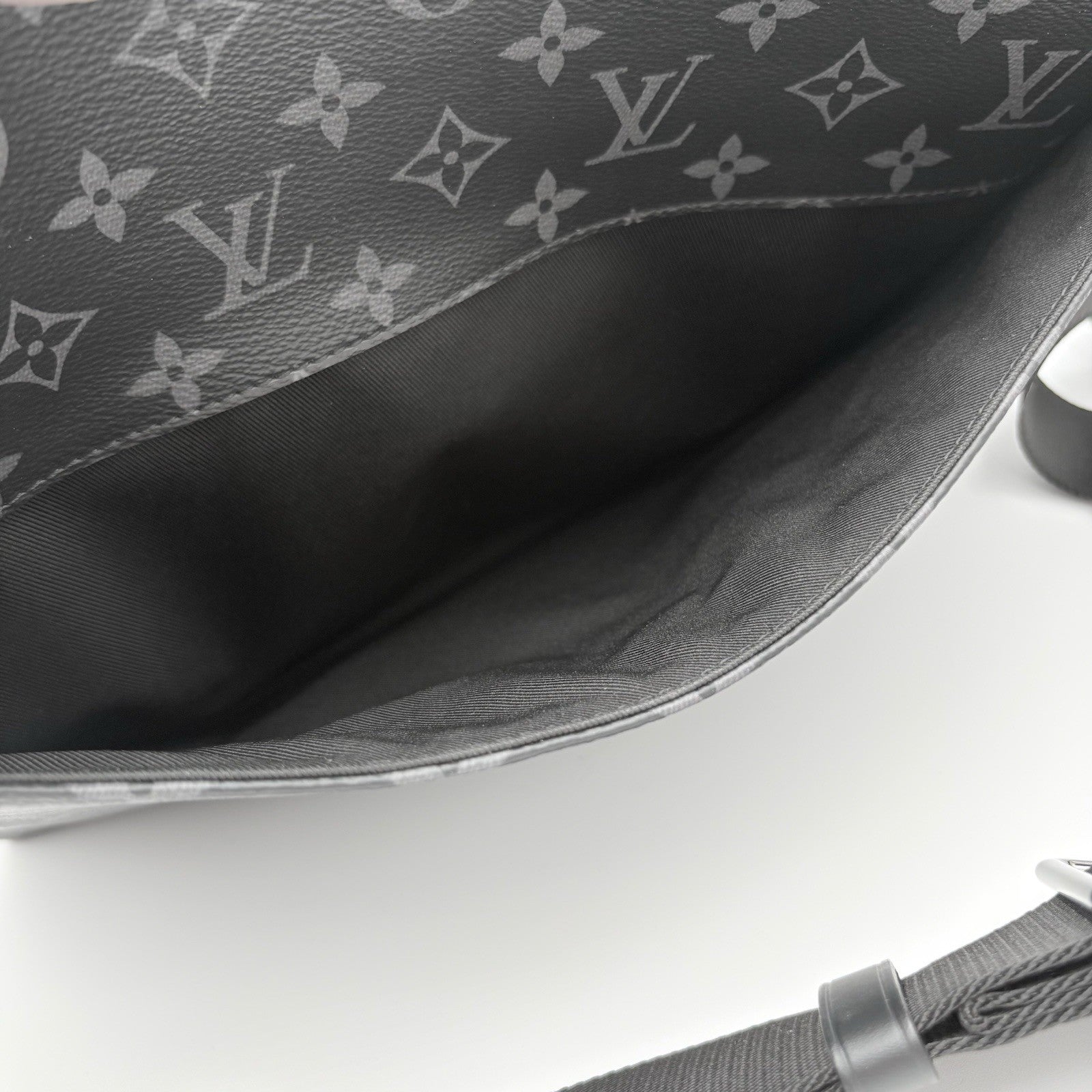 Louis Vuitton District Monogram Eclipse Messenger Bag ' Black ' | SUPER CLEAN!