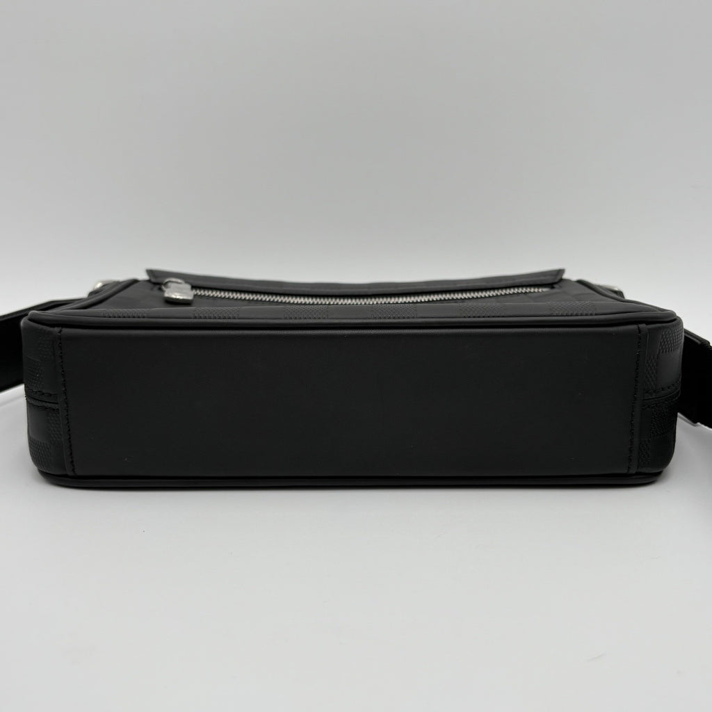 Louis Vuitton District PM Infini Messenger Bag ' Black ' | PRISTINE CONDITION!