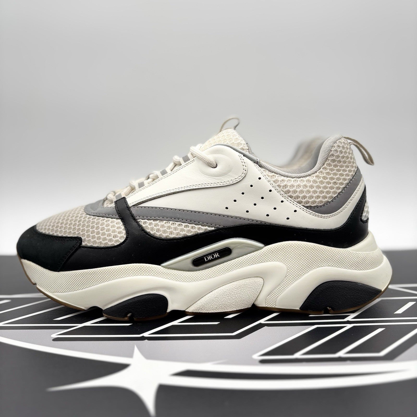 Size 44 (11 US) - Dior B22 Sneaker ' White Black ' | GOOD CONDITION!