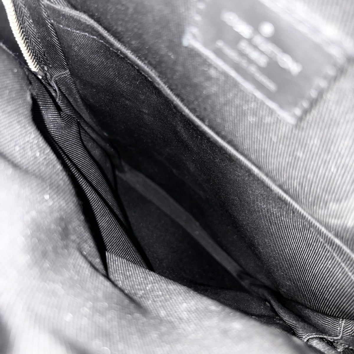 Damier Infini Avenue Sling Bag Onyx — photo 8