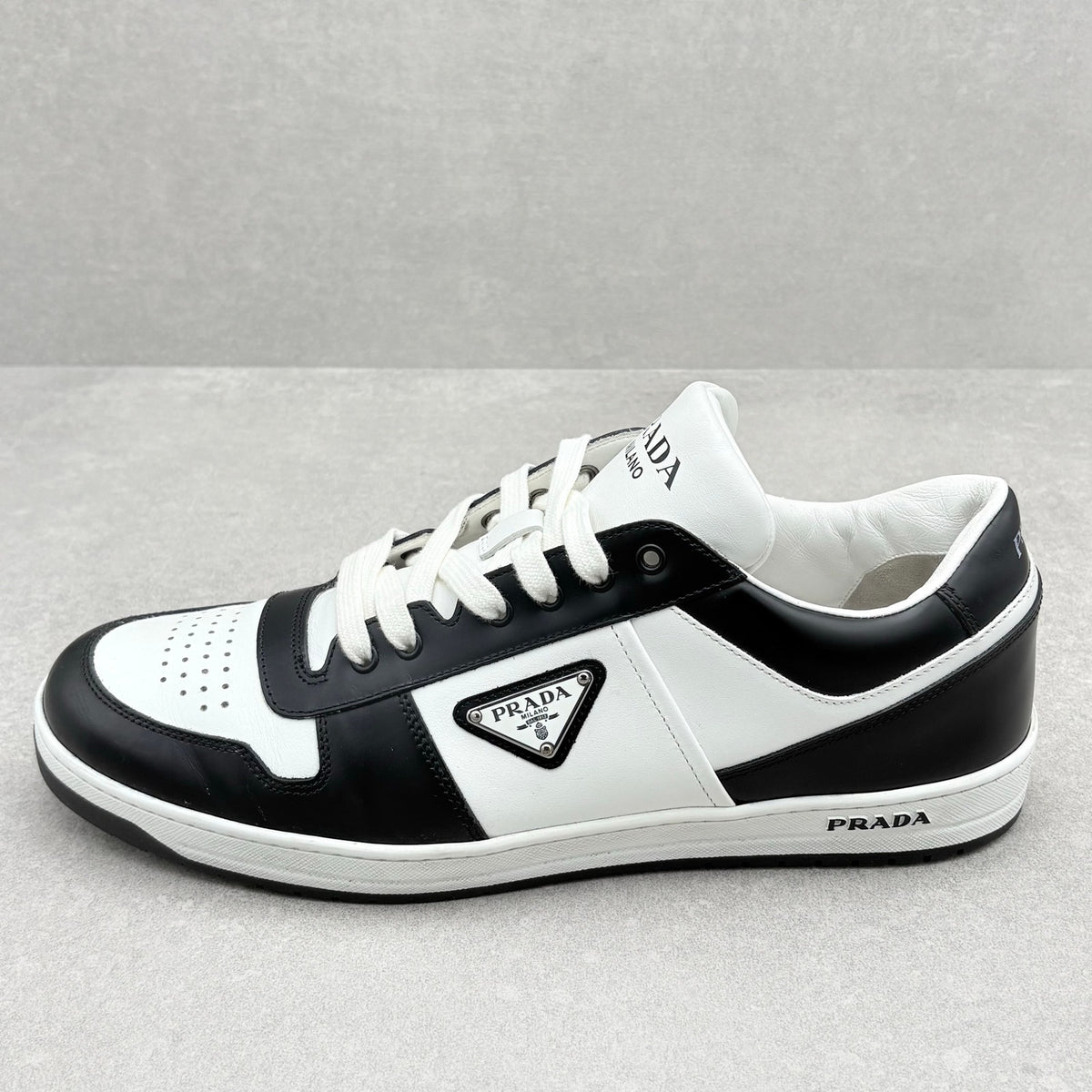 Downtown Low Leather Sneaker Black White — photo 7