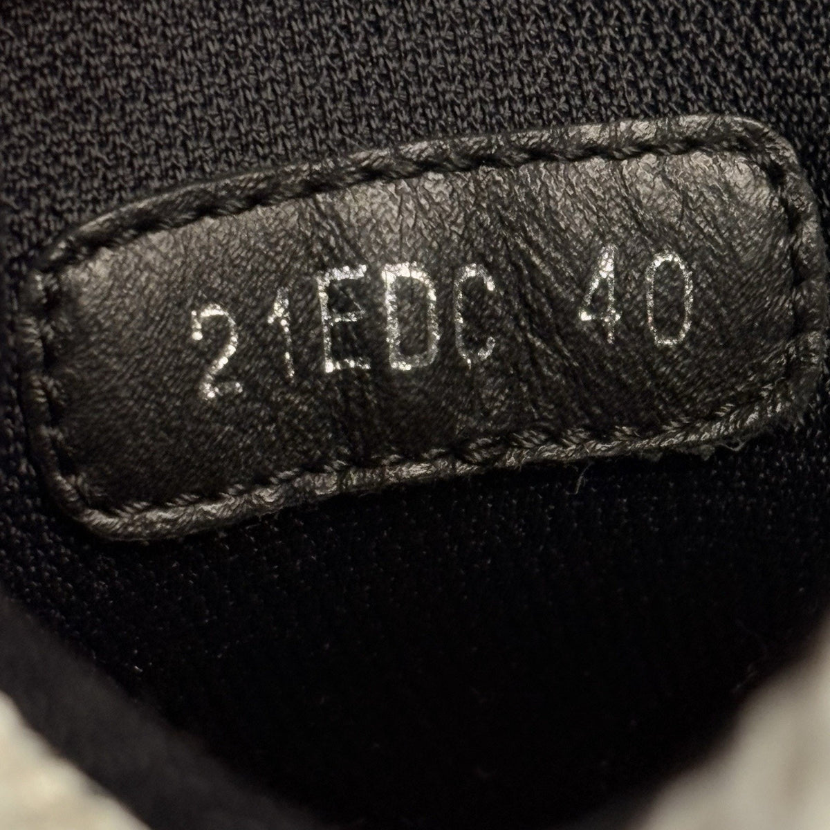 B22 White Yellow — photo 12
