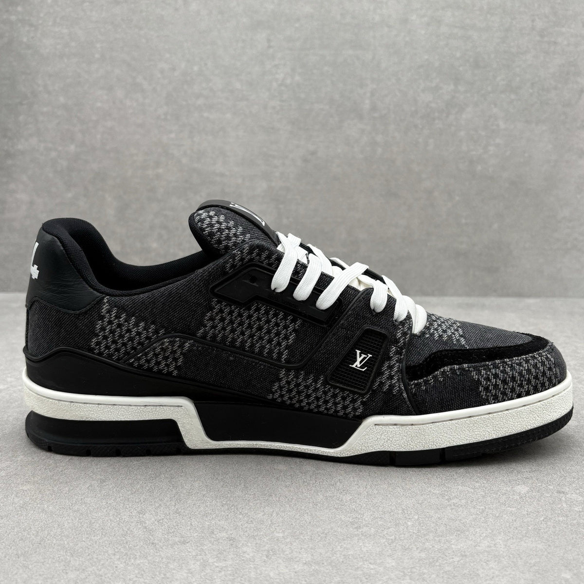 Trainer Black White — photo 10