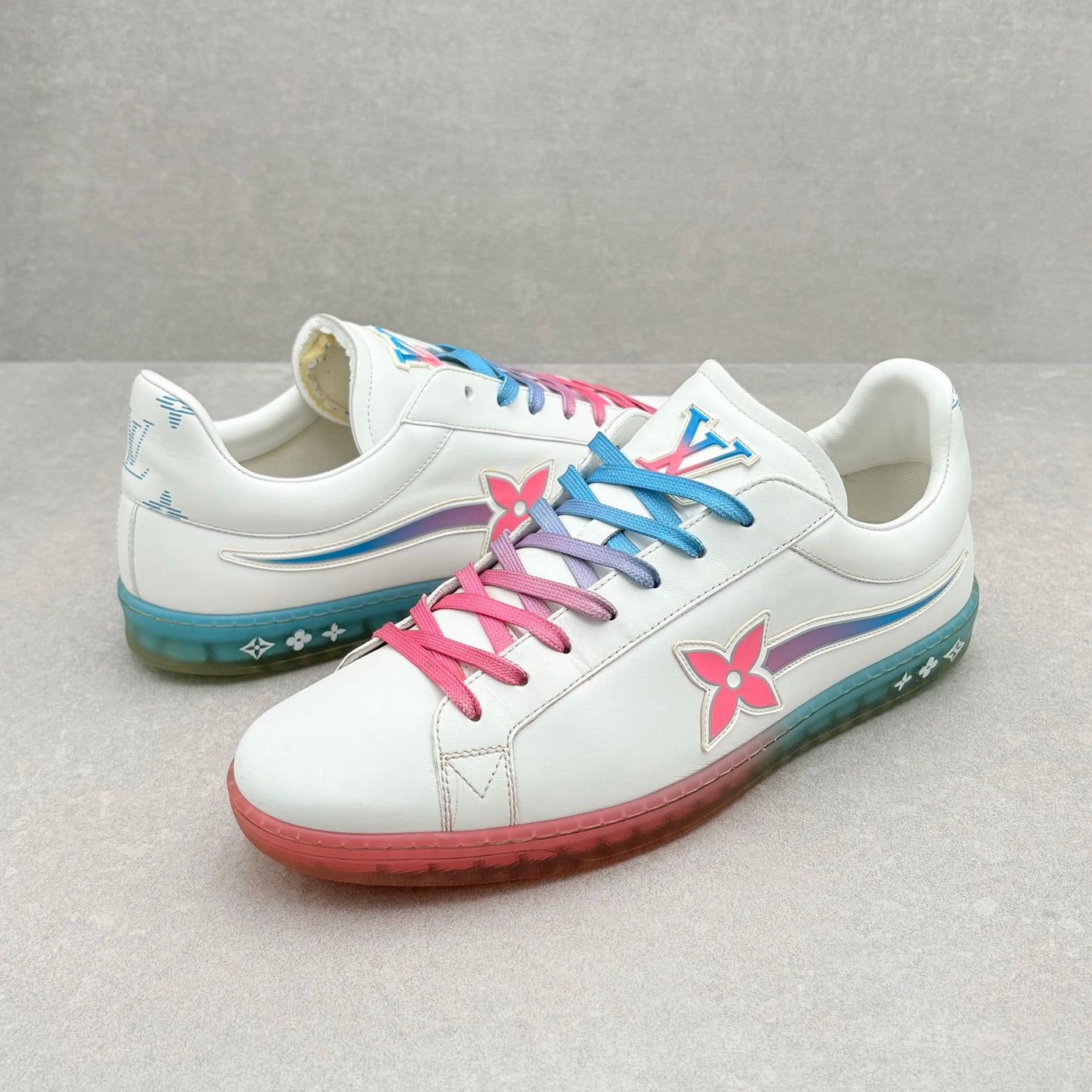 Luxembourg Samothrace White Pink Blue