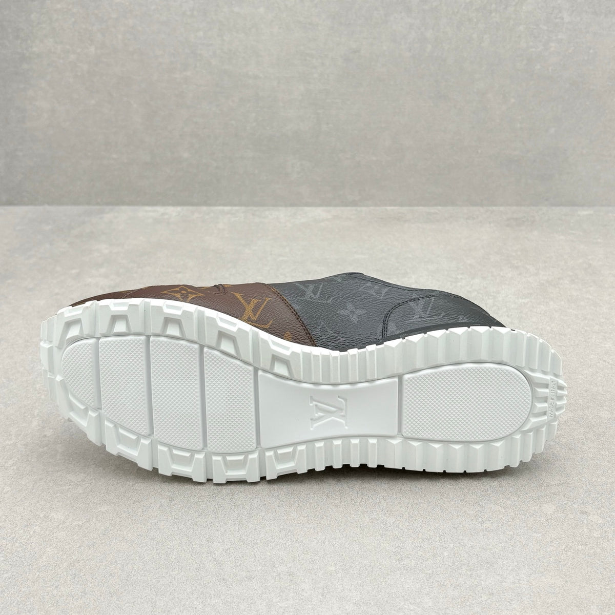ONLY TRIED ON! Louis Vuitton Tri Color Run Away Low — photo 7