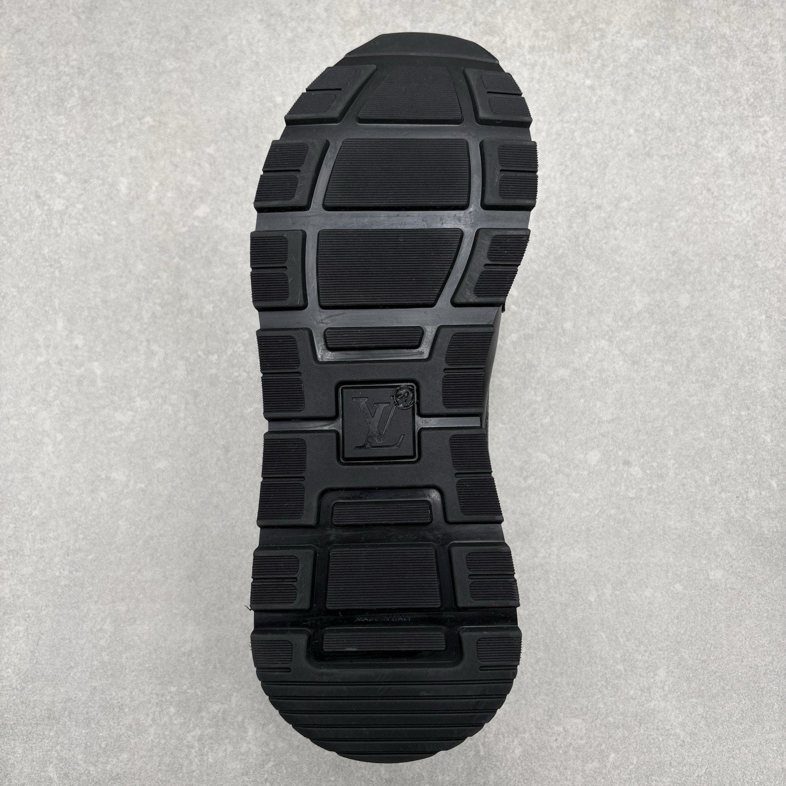 Louis Vuitton Run Away Low ' Black ' | Size 8 LV (9-9.5 US)