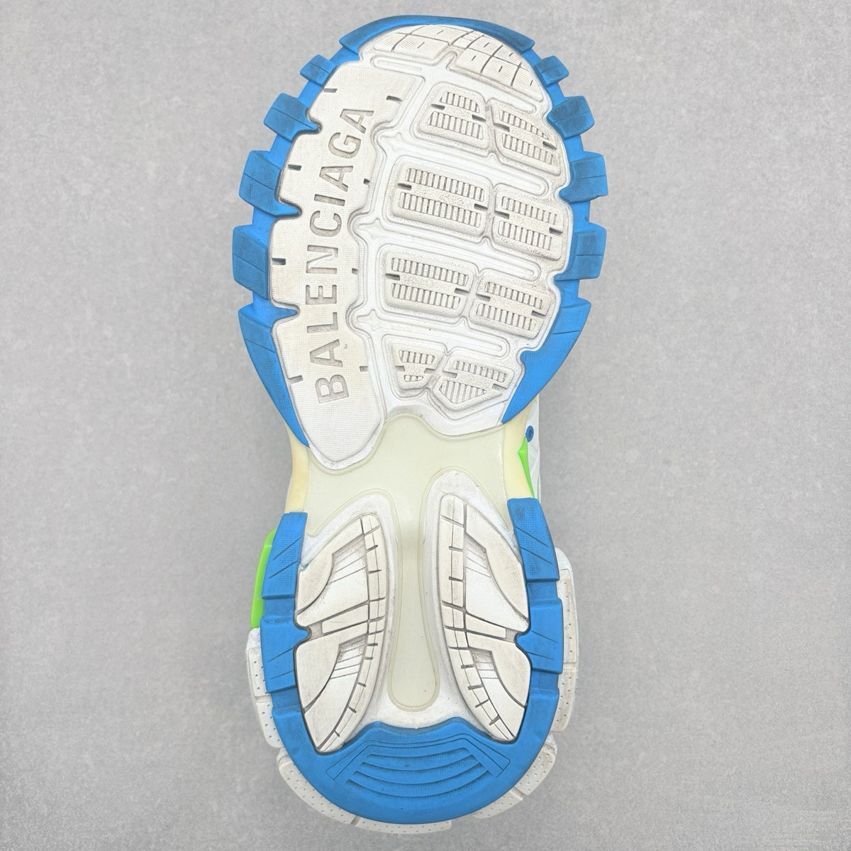 Track White Blue Green — photo 6